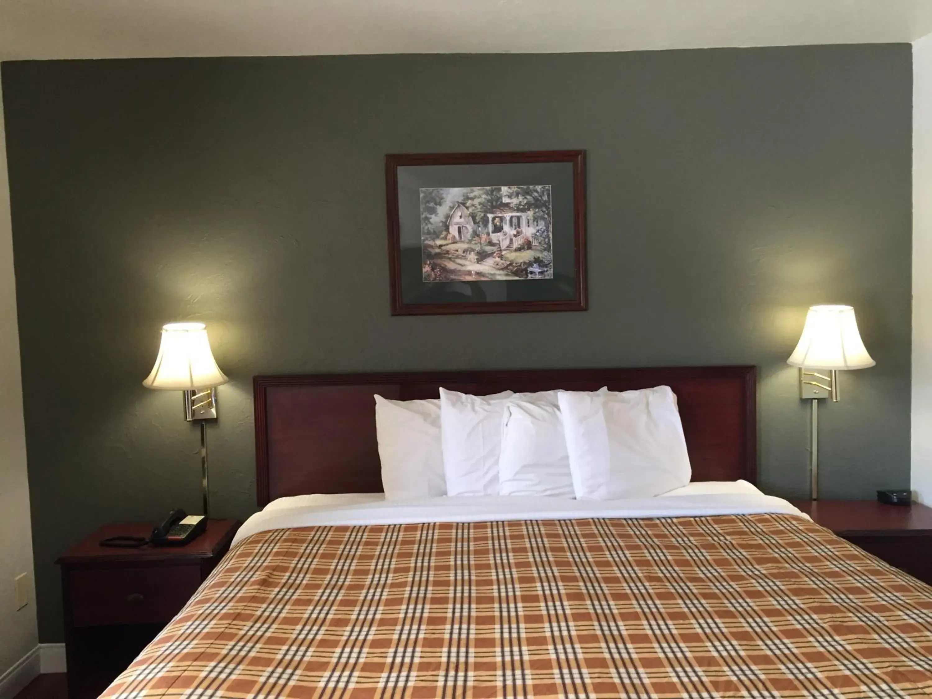 King Room - Non-Smoking in Budget Inn-Norman King Room - Non-Smoking in Budget Inn-Norman