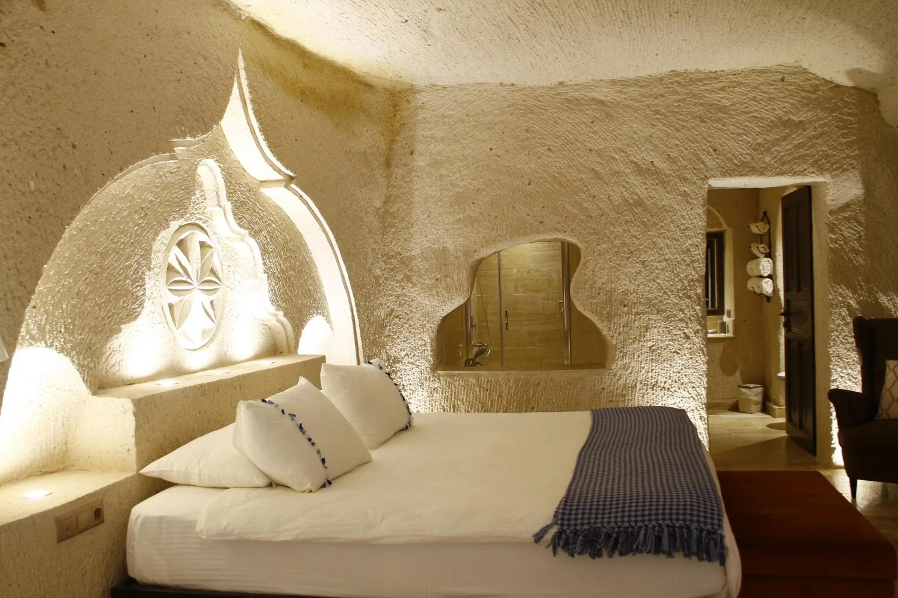 Photo of the whole room, Bed in Corner İn Cappadocia