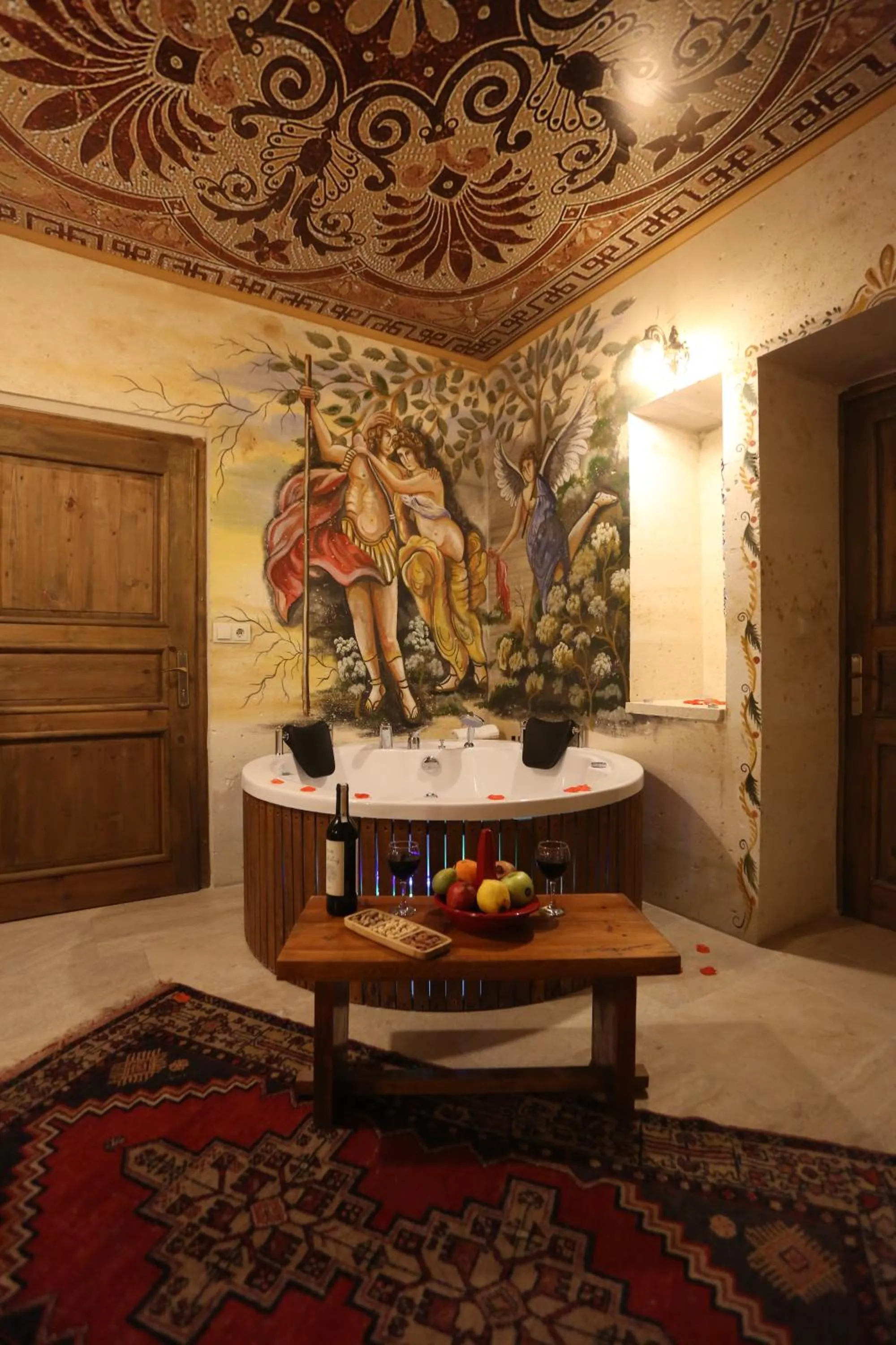 Hot Tub in Corner İn Cappadocia