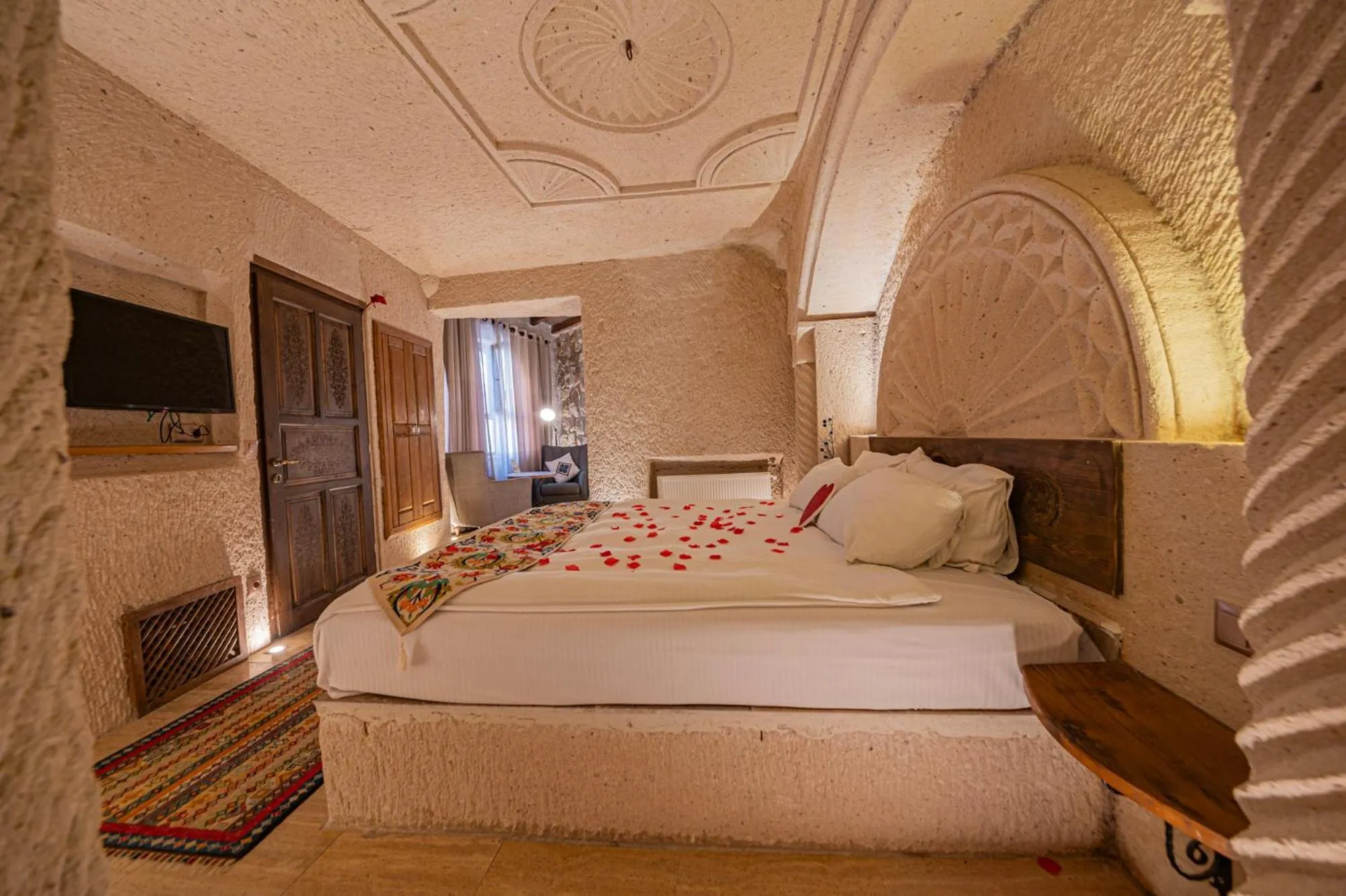 Photo of the whole room, Bed in Corner İn Cappadocia