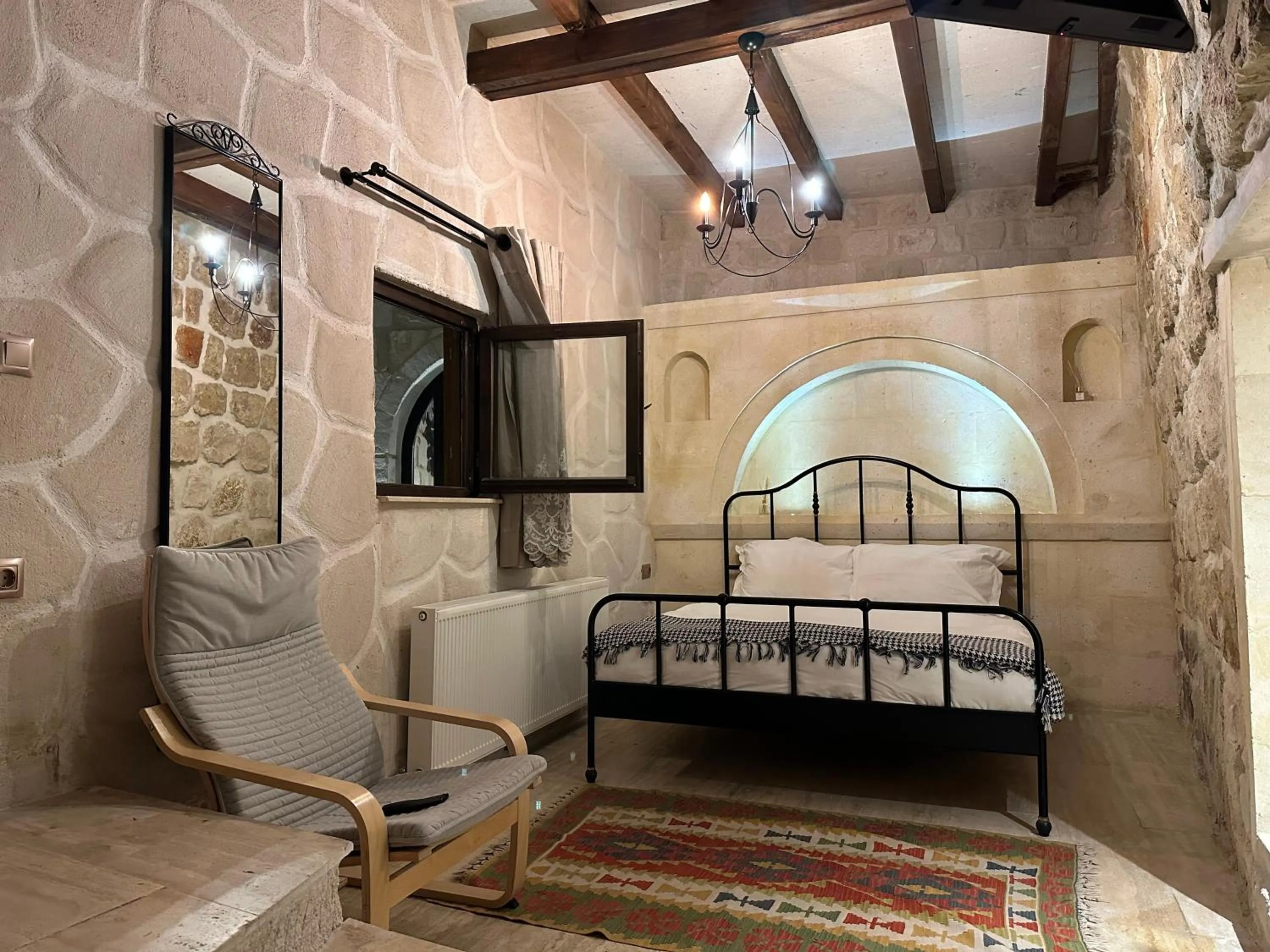 Bedroom, Bed in Corner İn Cappadocia