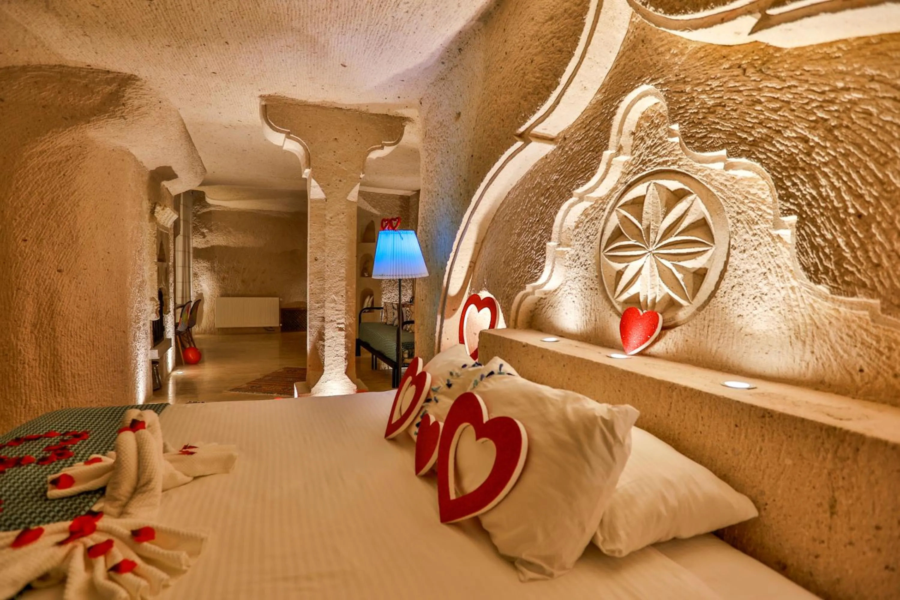 Photo of the whole room, Bed in Corner İn Cappadocia