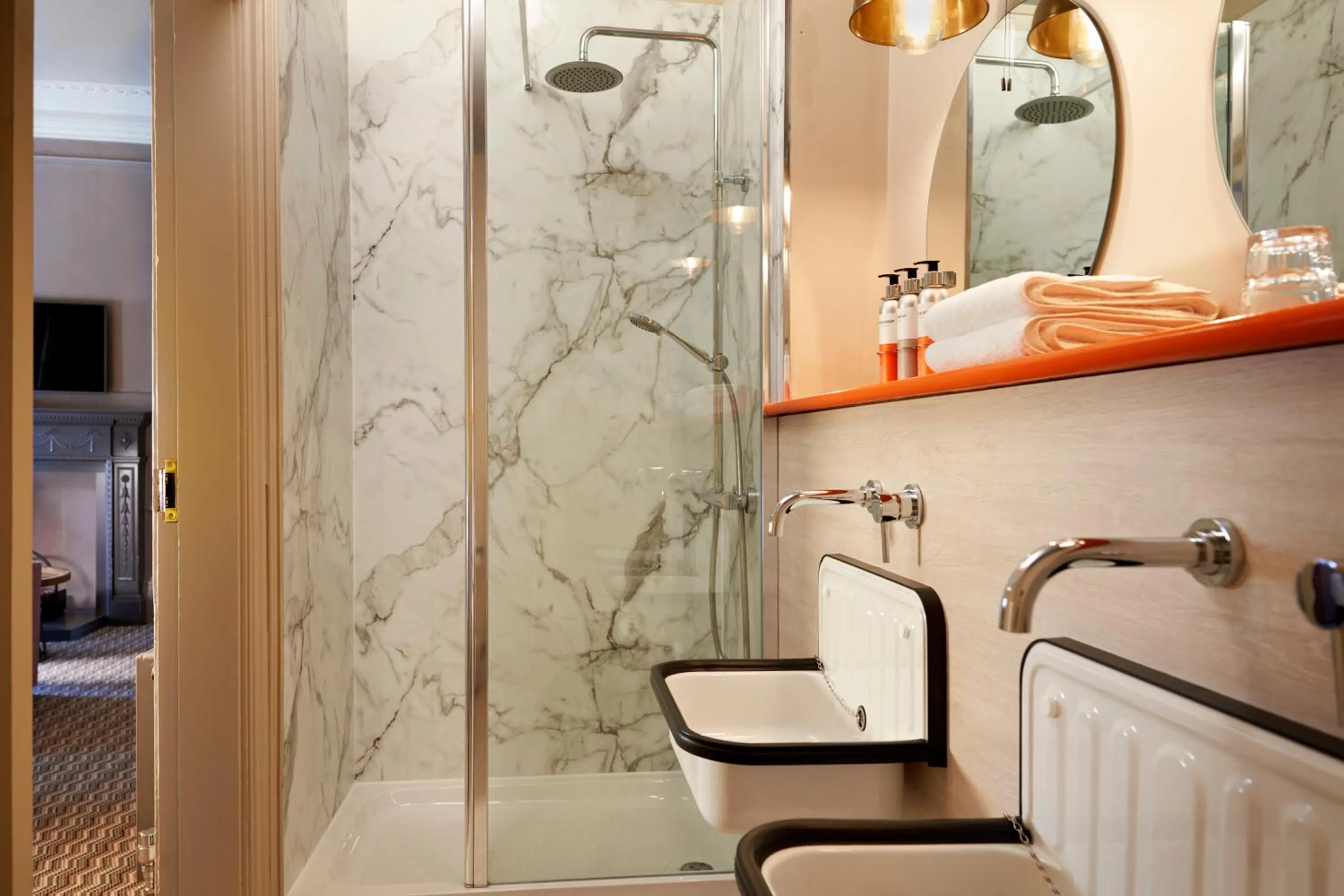 Shower in Bike & Boot Inns Scarborough - Leisure Hotels for Now