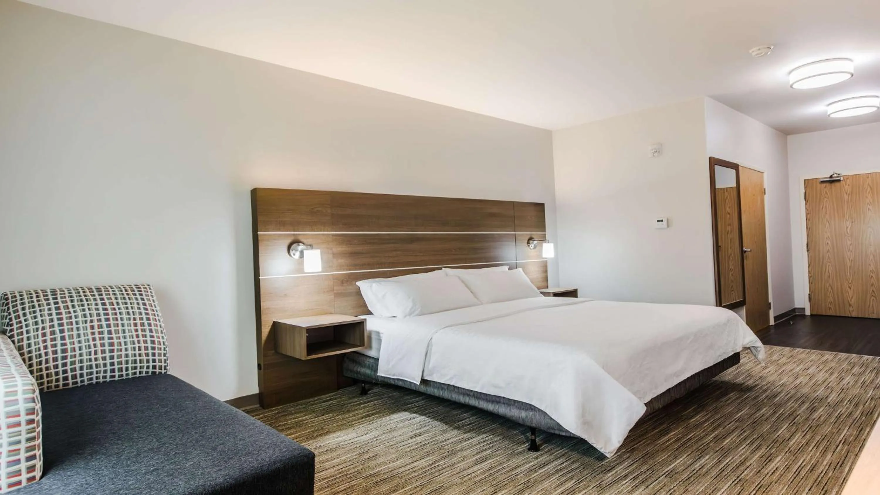 Photo of the whole room, Bed in Holiday Inn Express & Suites-Regina-South by IHG