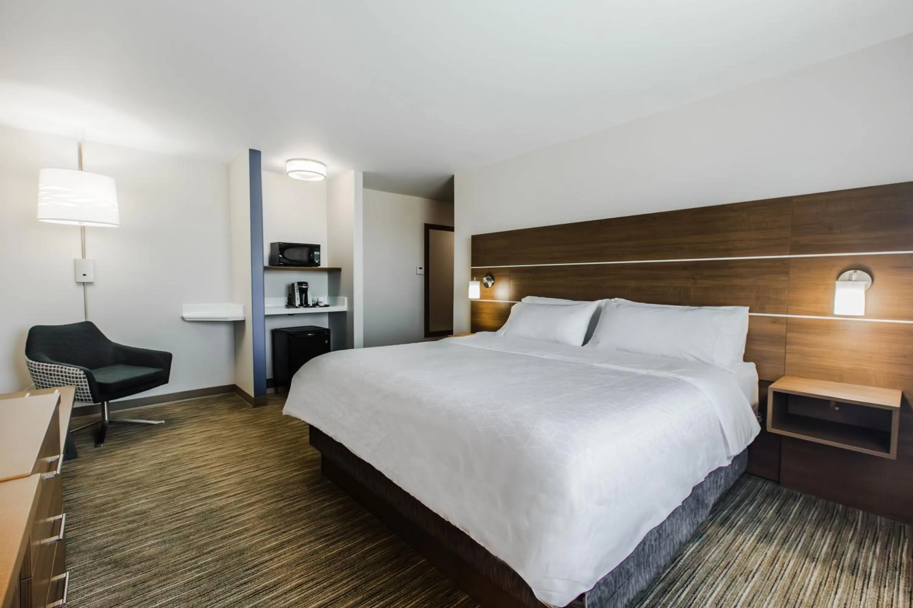 Bed in Holiday Inn Express & Suites-Regina-South by IHG