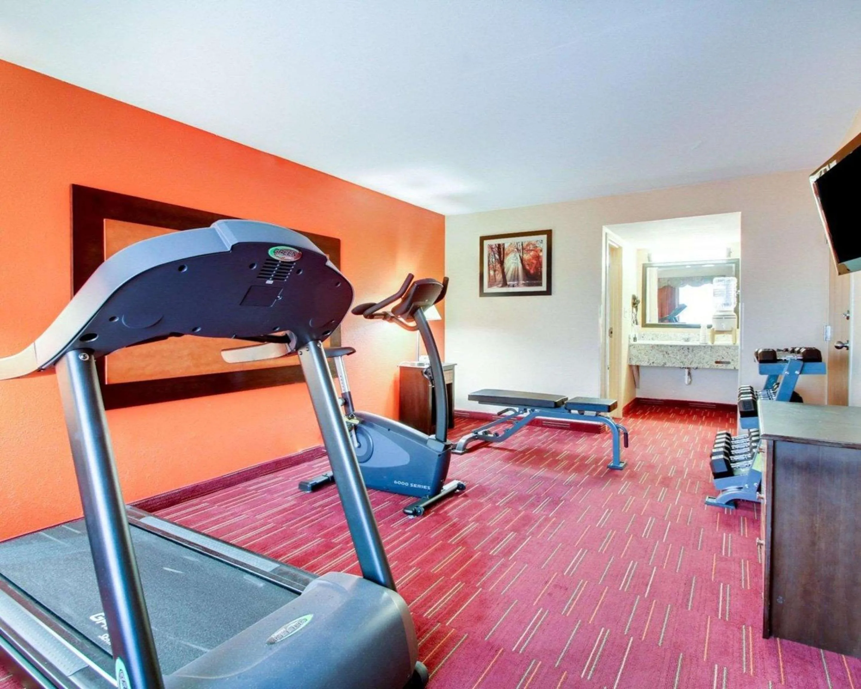 Fitness centre/facilities in Quality Inn