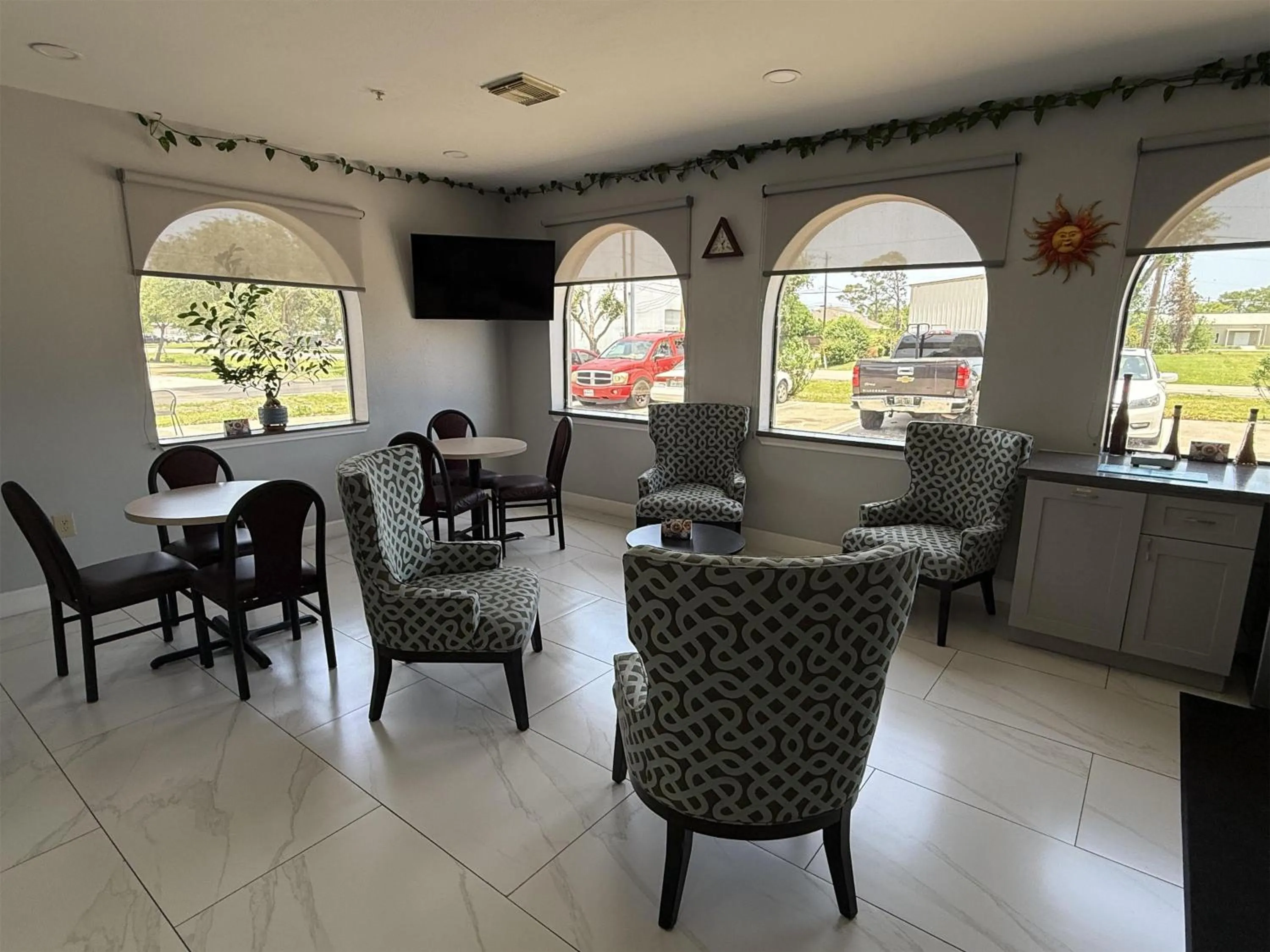 Breakfast in Americas Best Value Inn La Porte