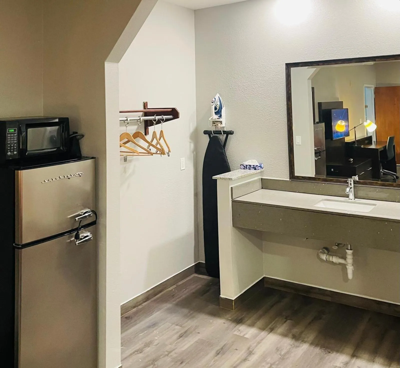 Kitchen or kitchenette in Americas Best Value Inn La Porte