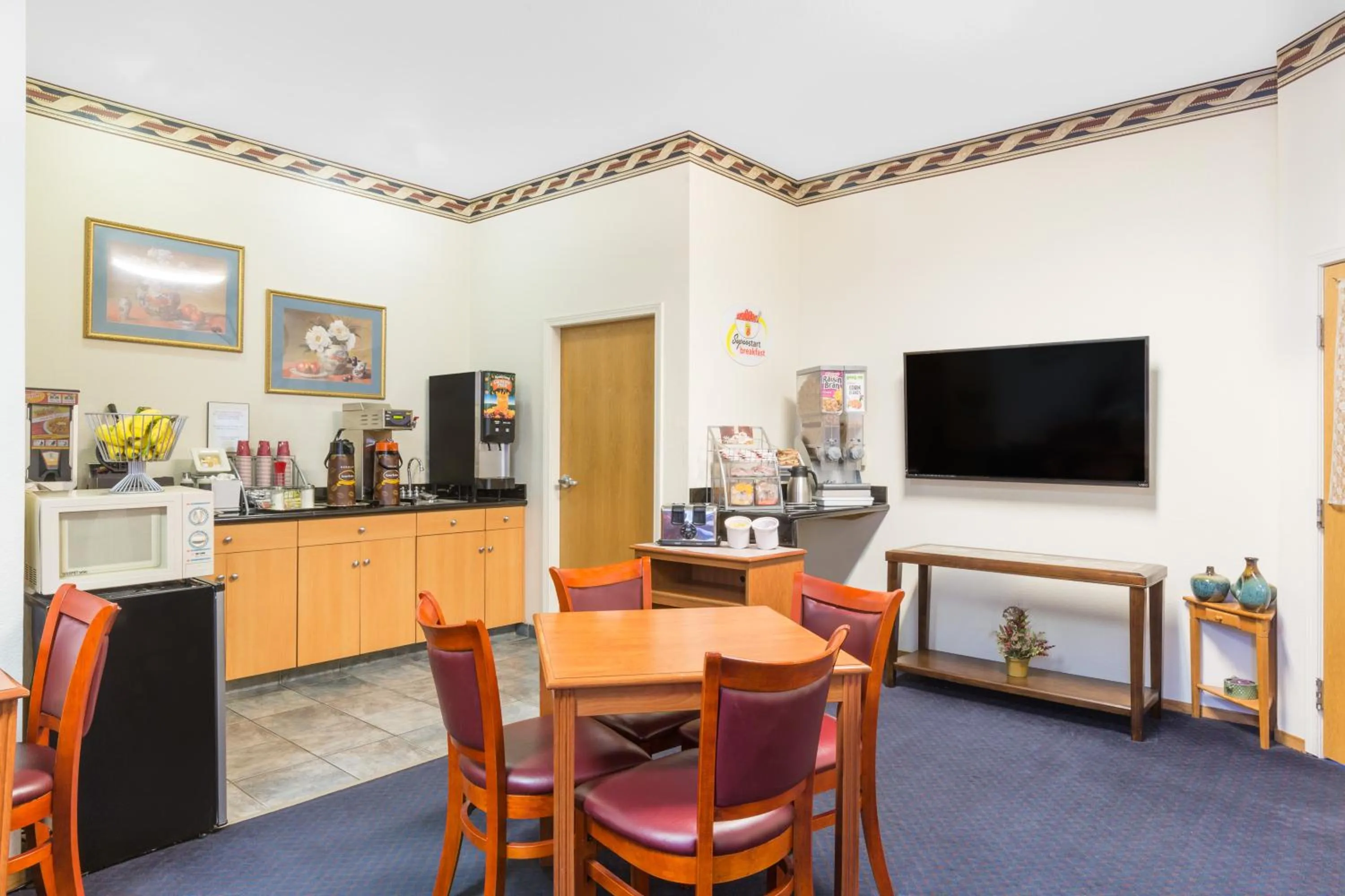 Continental breakfast in Super 8 by Wyndham Willits