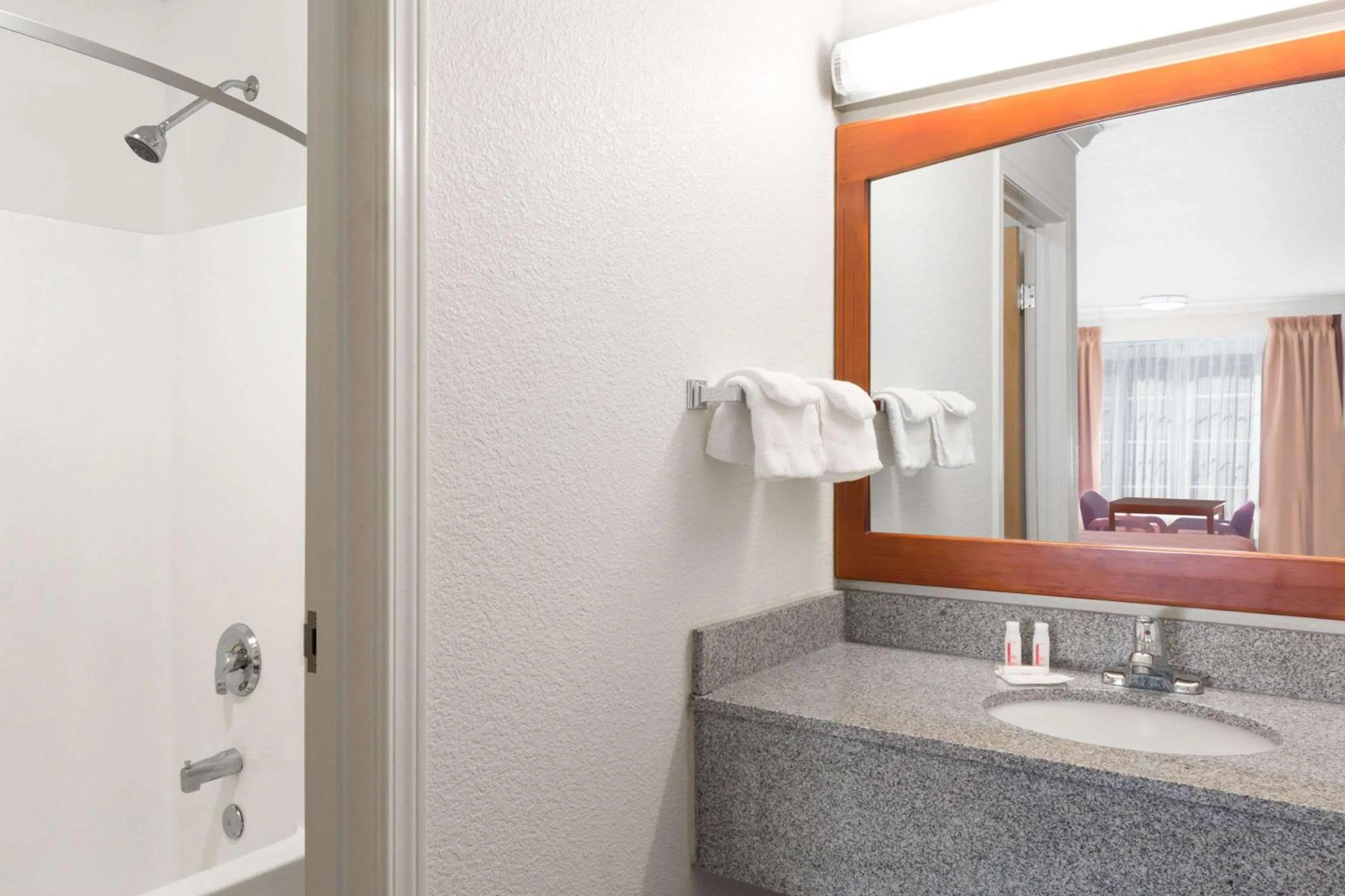 Bathroom in Super 8 by Wyndham Willits