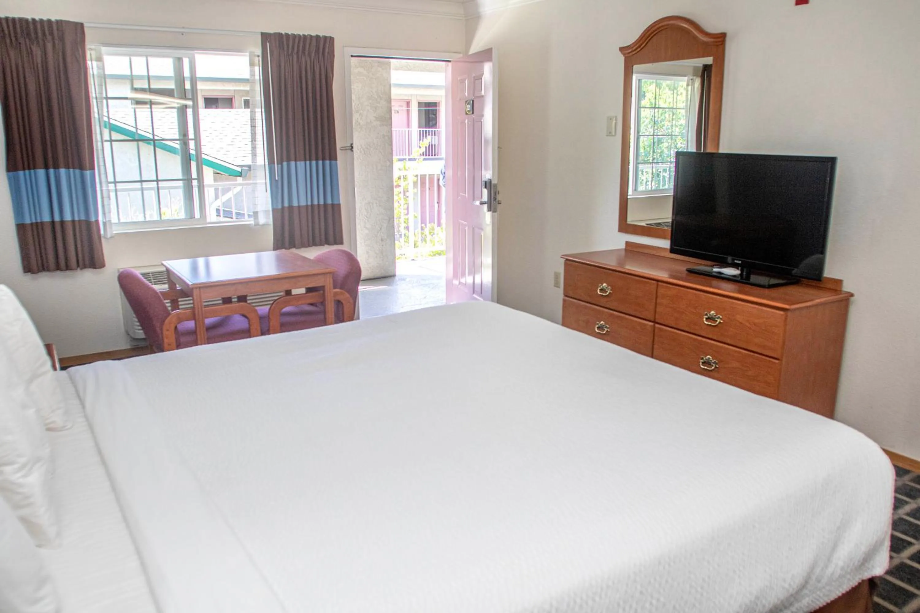 Bed in Super 8 by Wyndham Willits