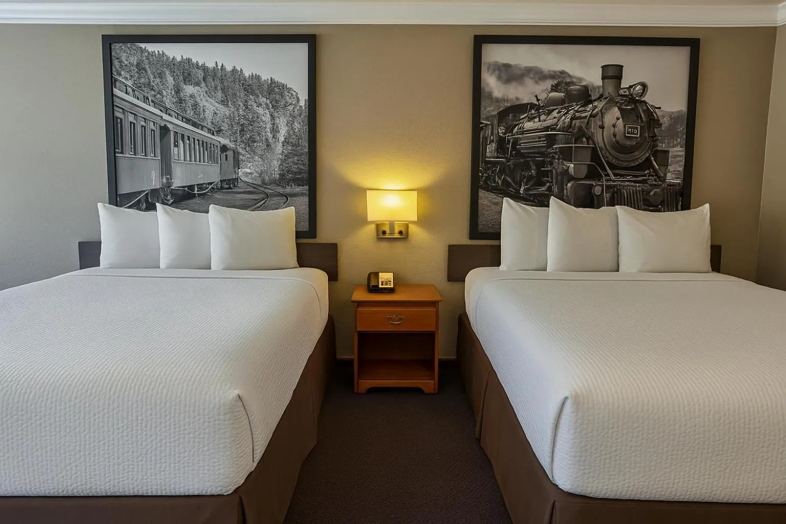 Bedroom, Bed in Creekside Inn & Suites