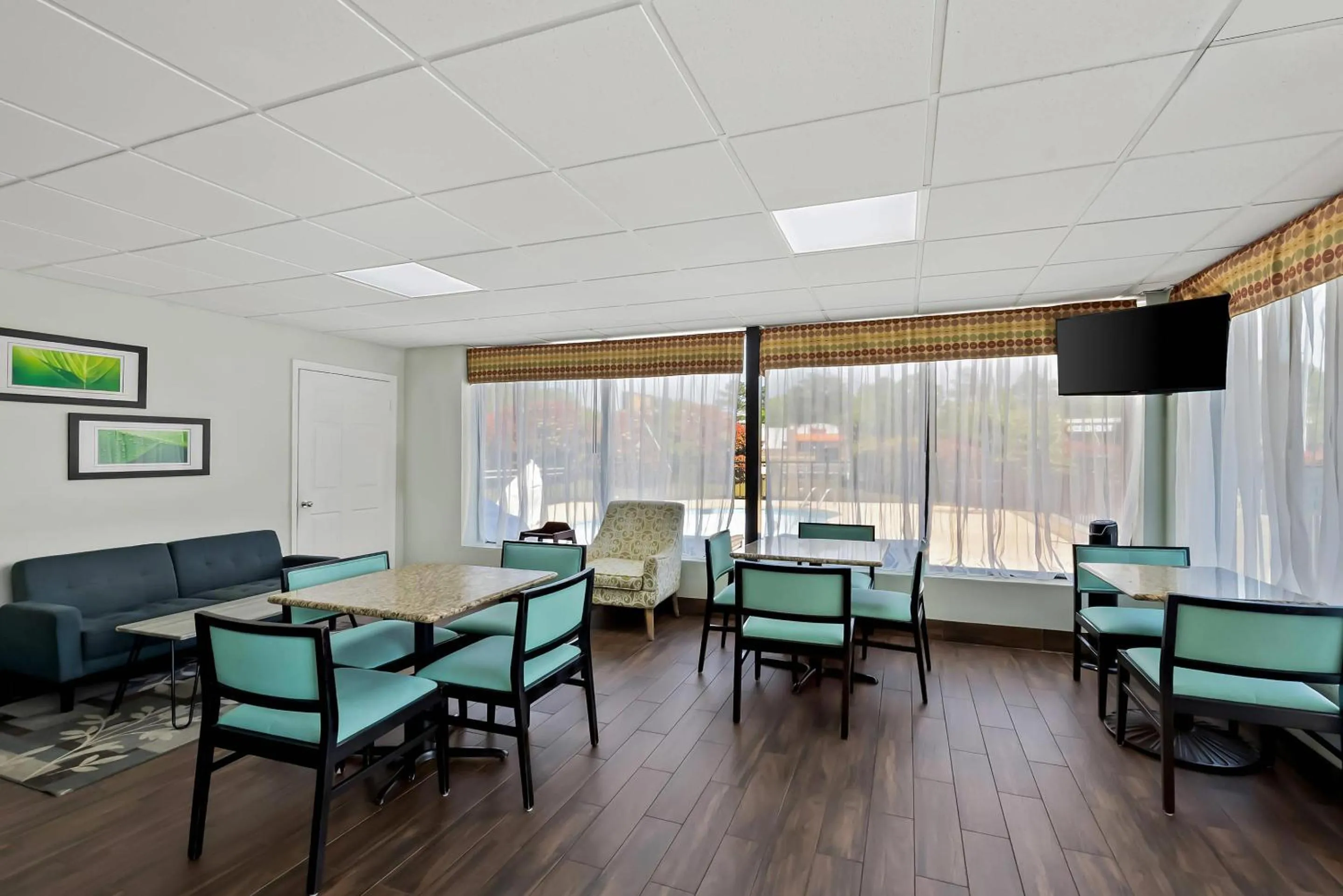 Breakfast in Quality Inn Raeford