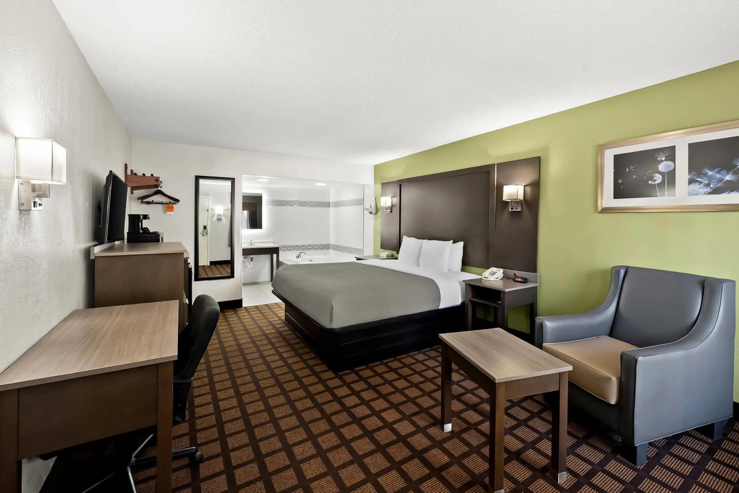 Bedroom, Bed in Quality Inn Raeford