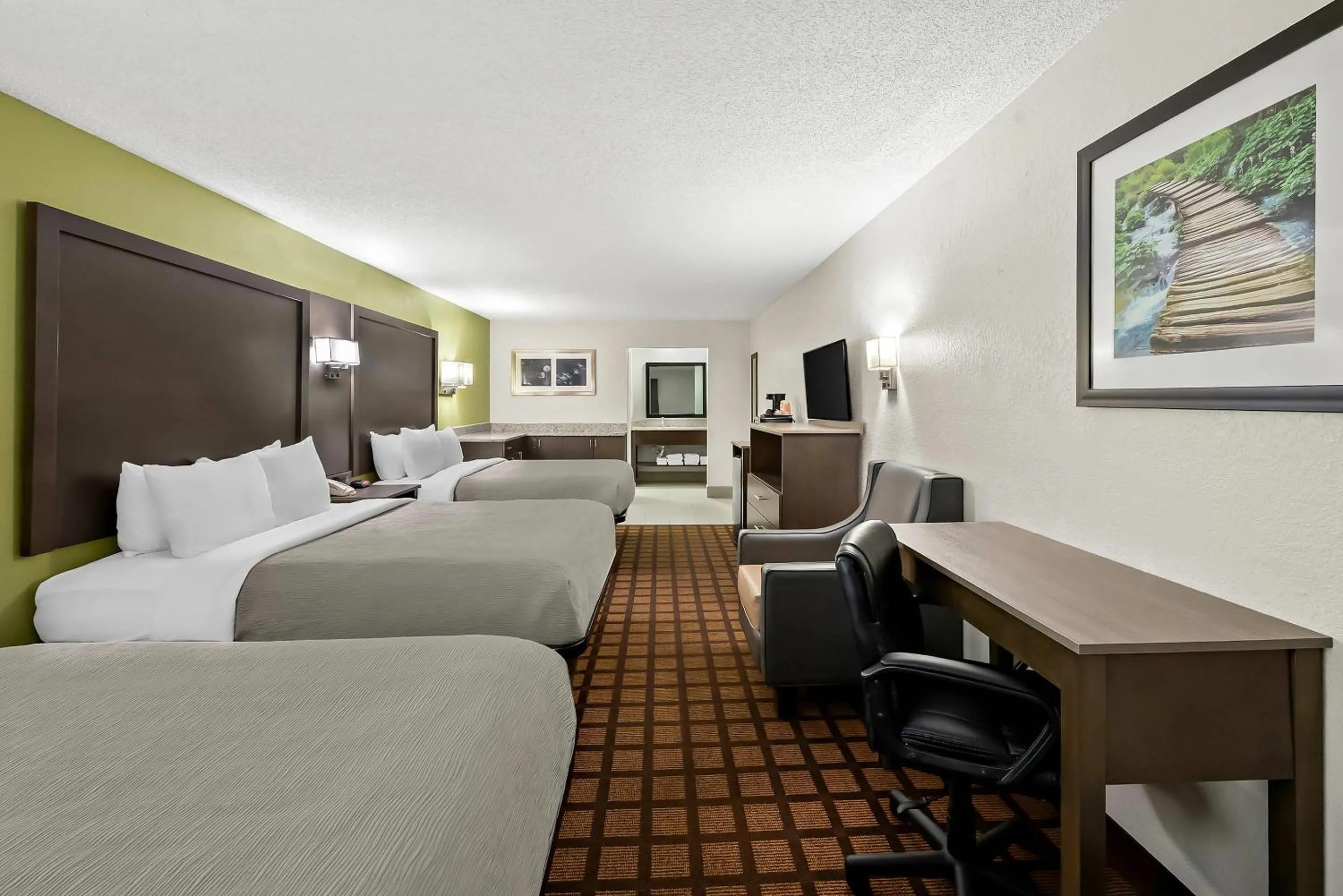 Bedroom, Bed in Quality Inn Raeford