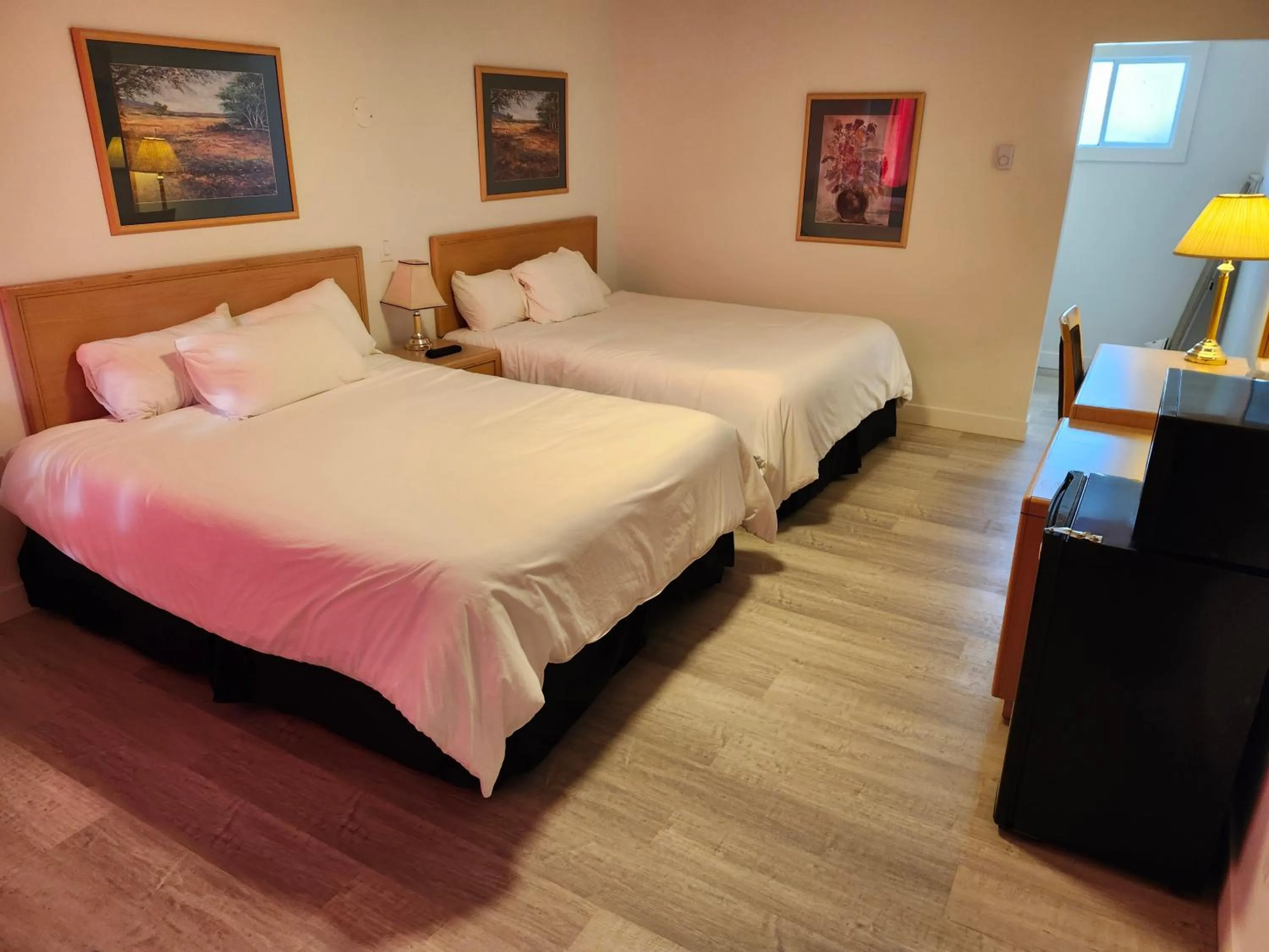 Bedroom, Bed in Cache Creek Inn