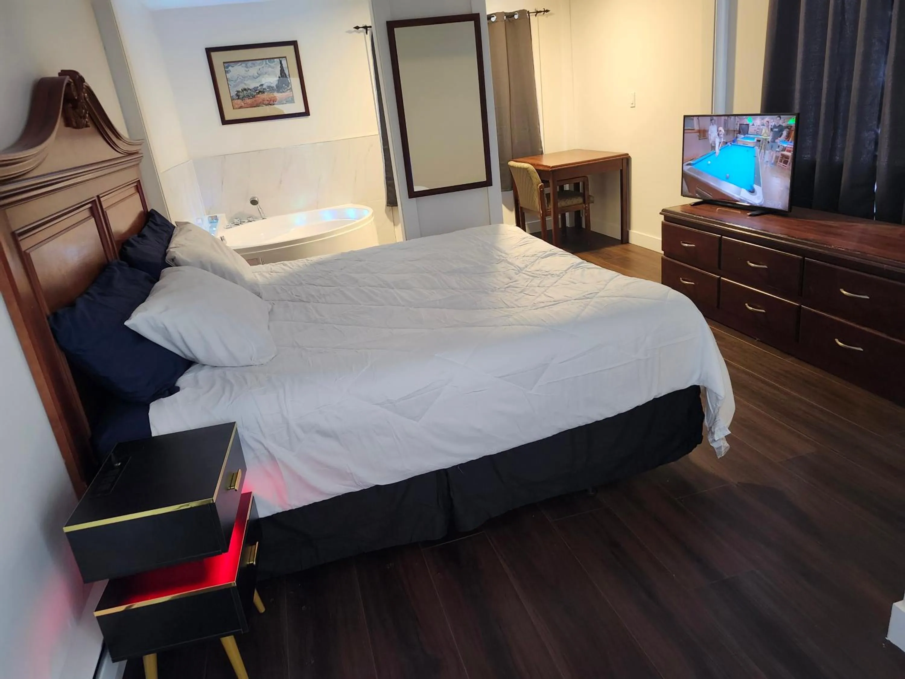 Bedroom, Bed in Cache Creek Inn