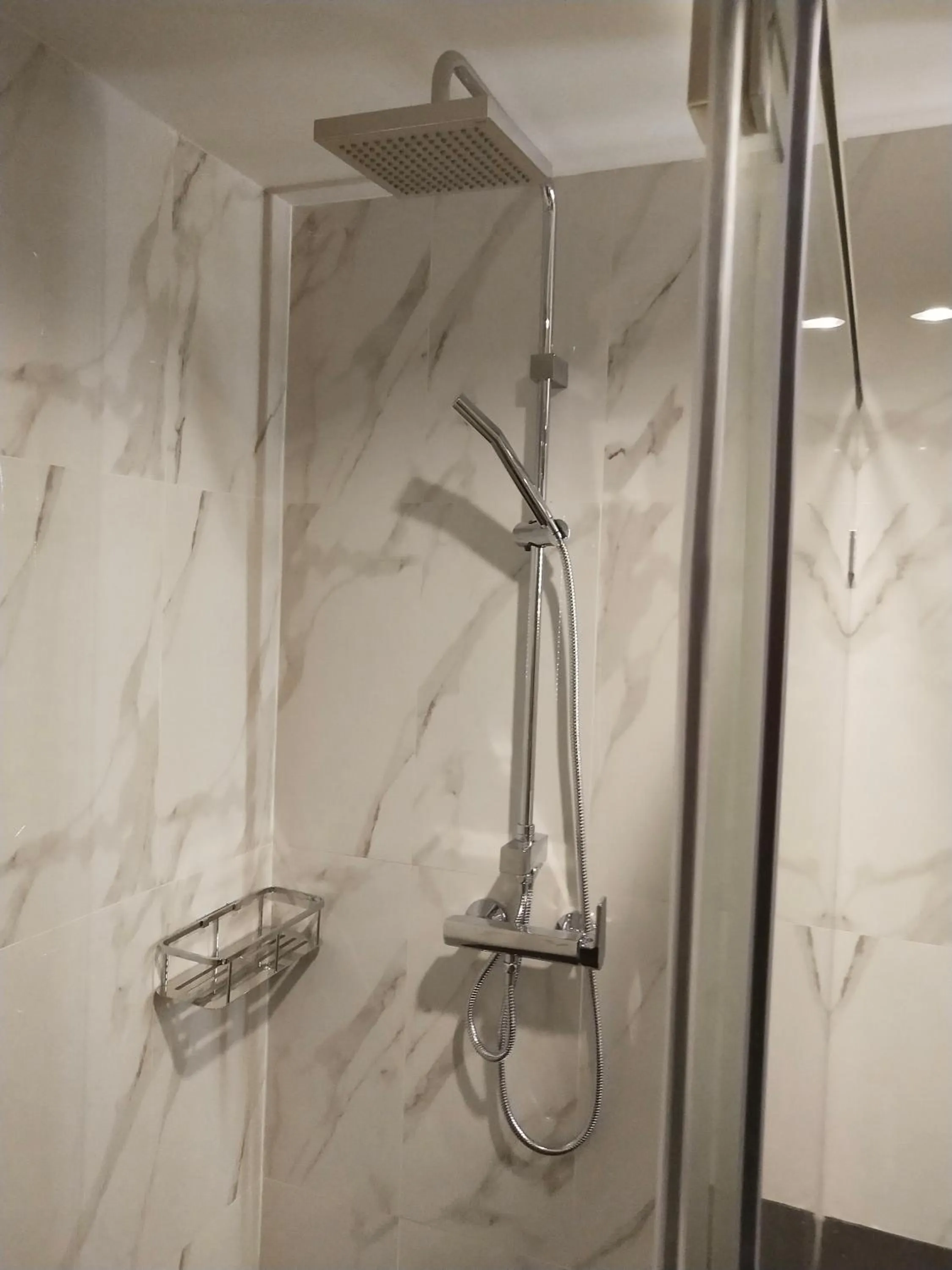 Bathroom in Hotel De Sripoom