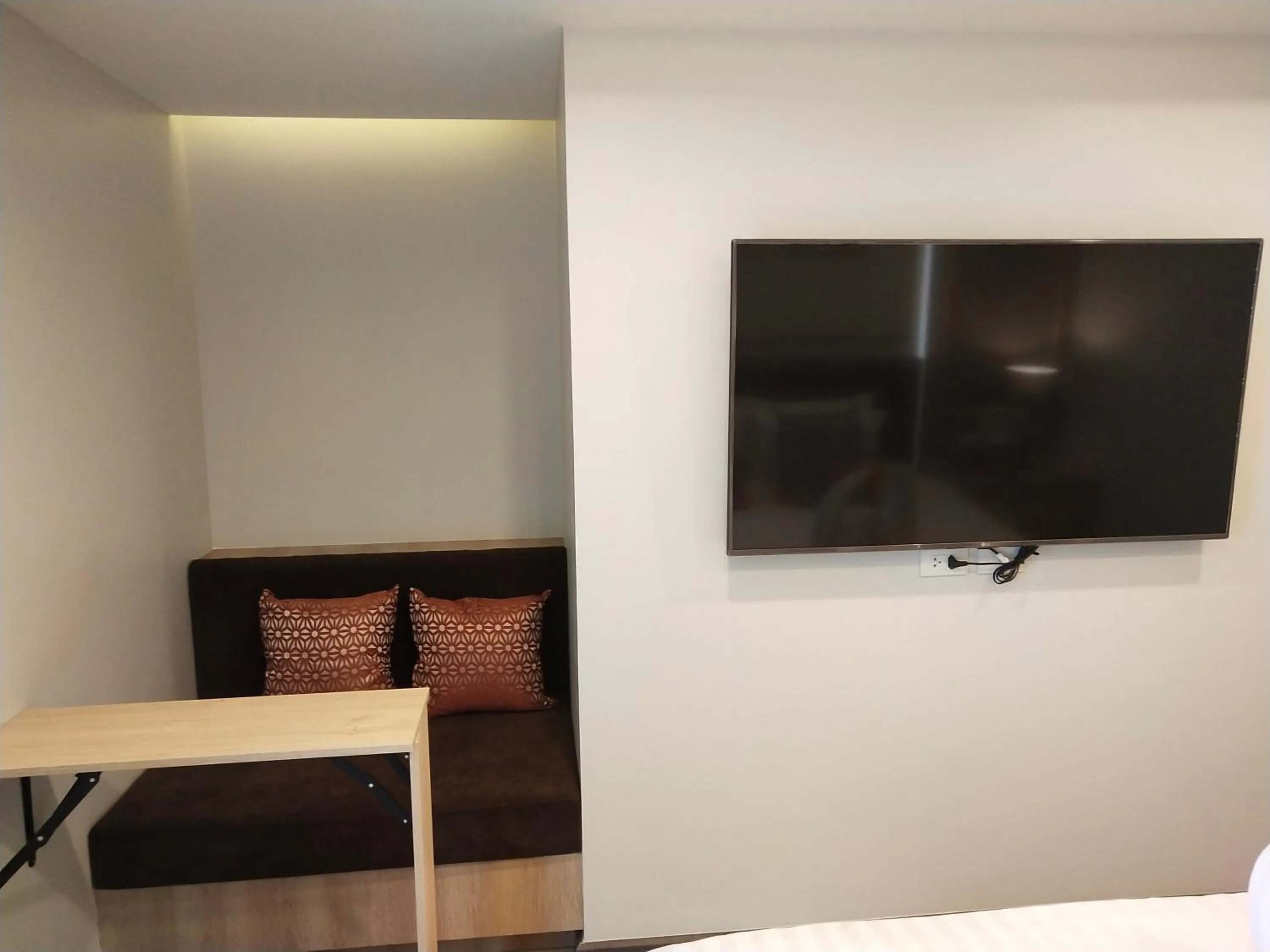 Seating area in Hotel De Sripoom