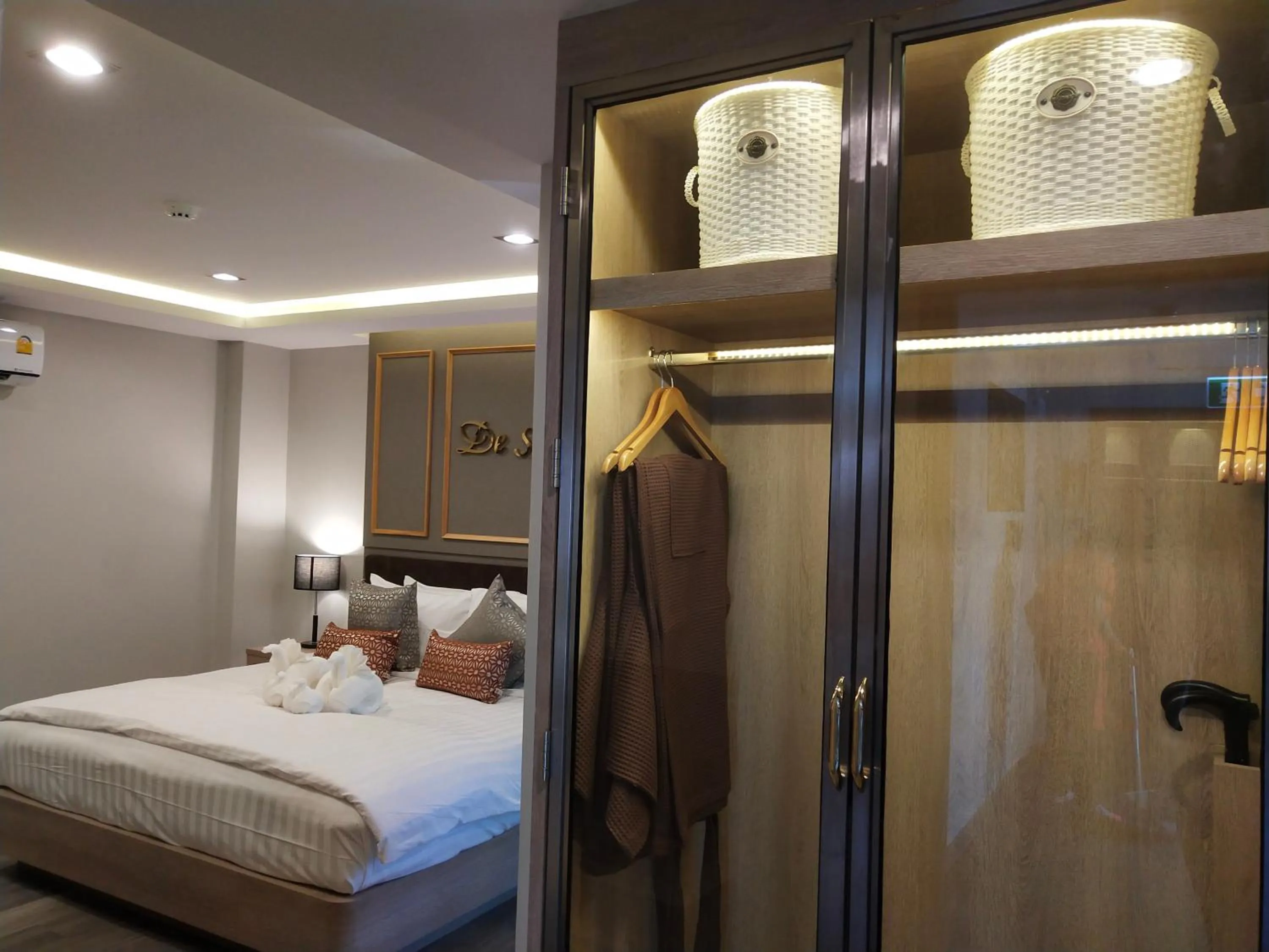 Bedroom, Bed in Hotel De Sripoom