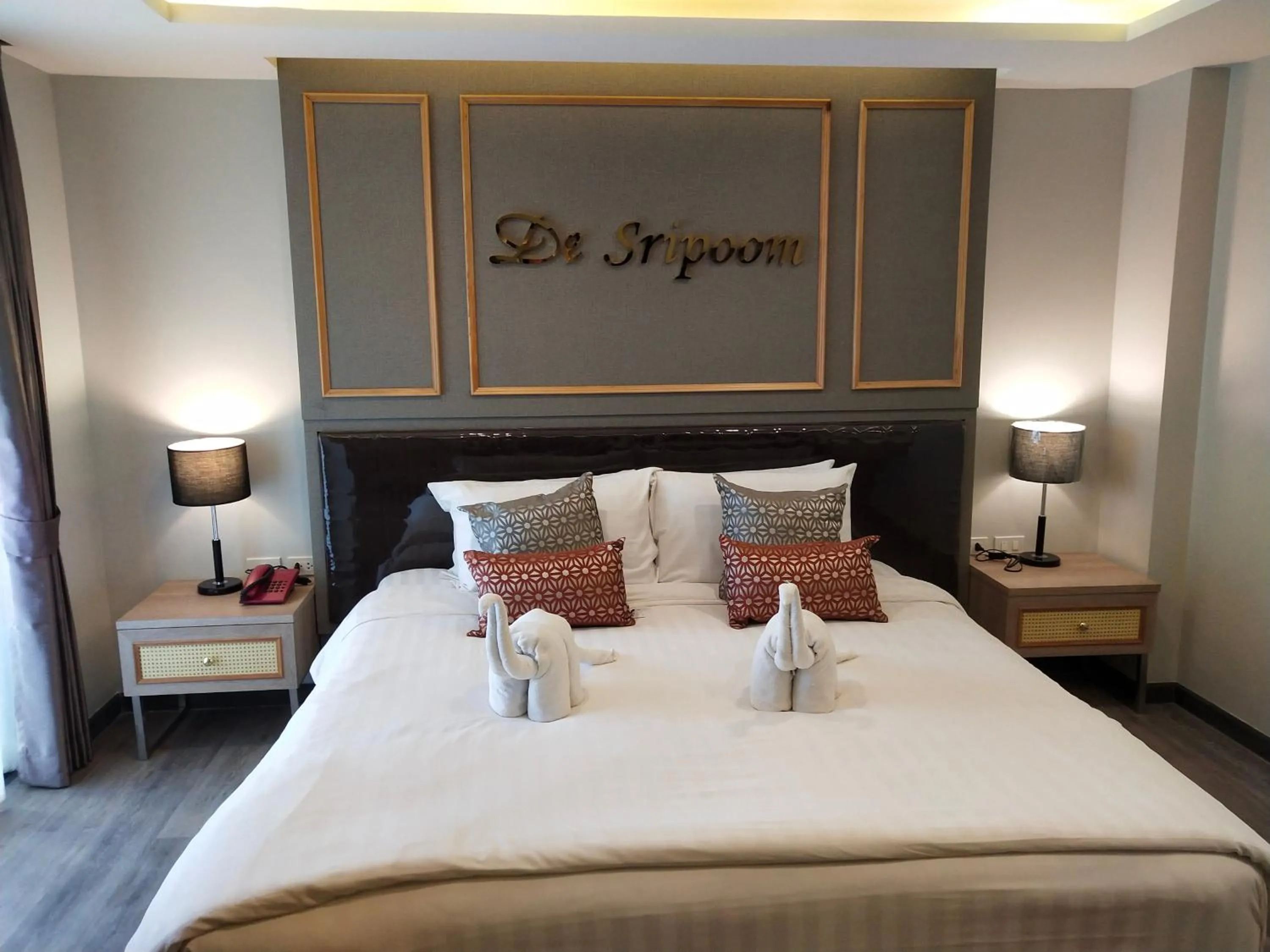Bed in Hotel De Sripoom