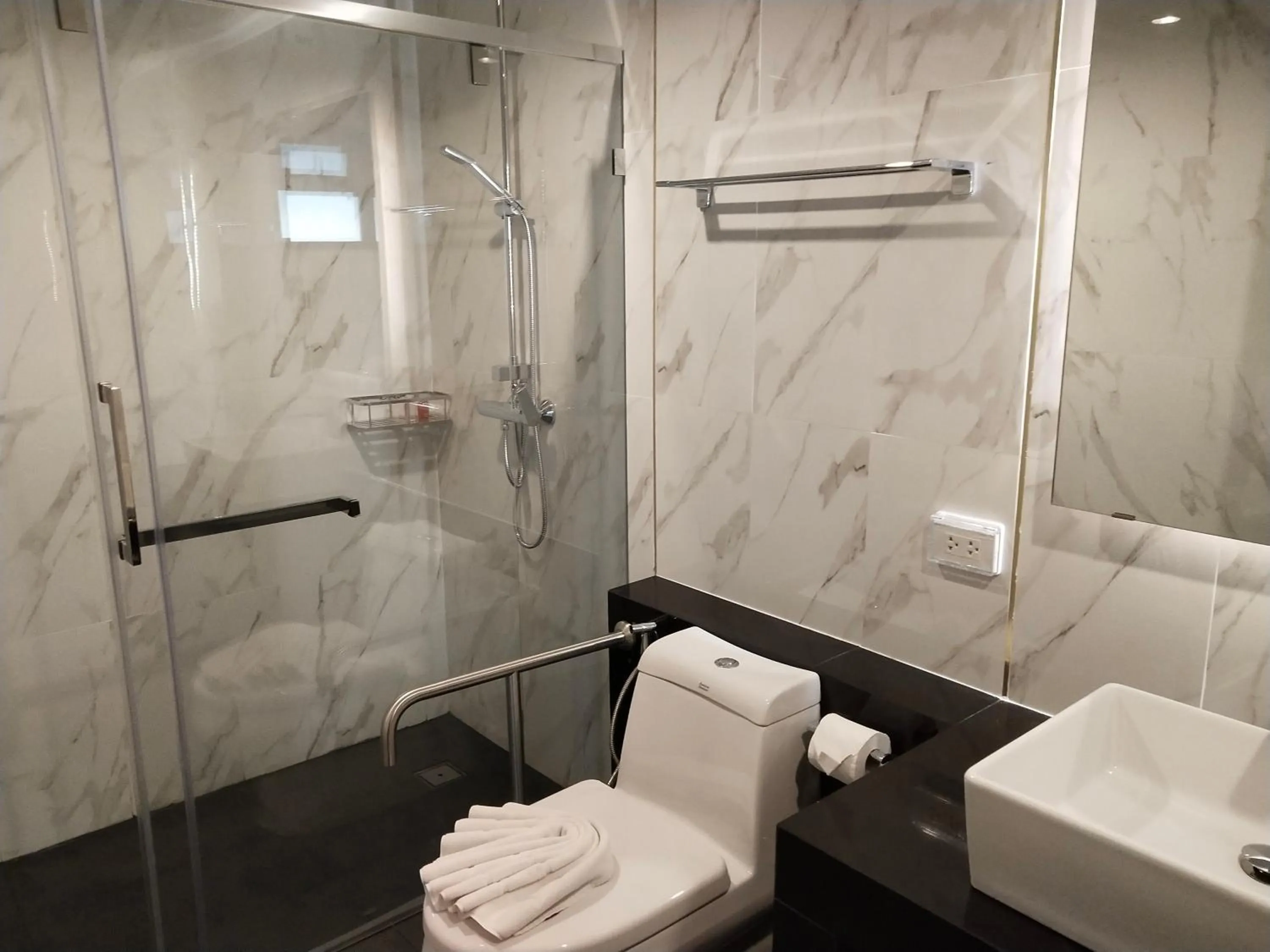 Bathroom in Hotel De Sripoom