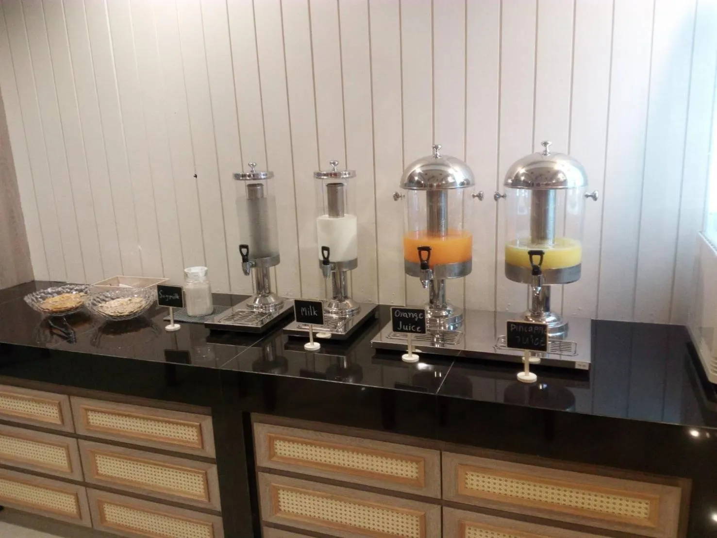 Breakfast in Hotel De Sripoom