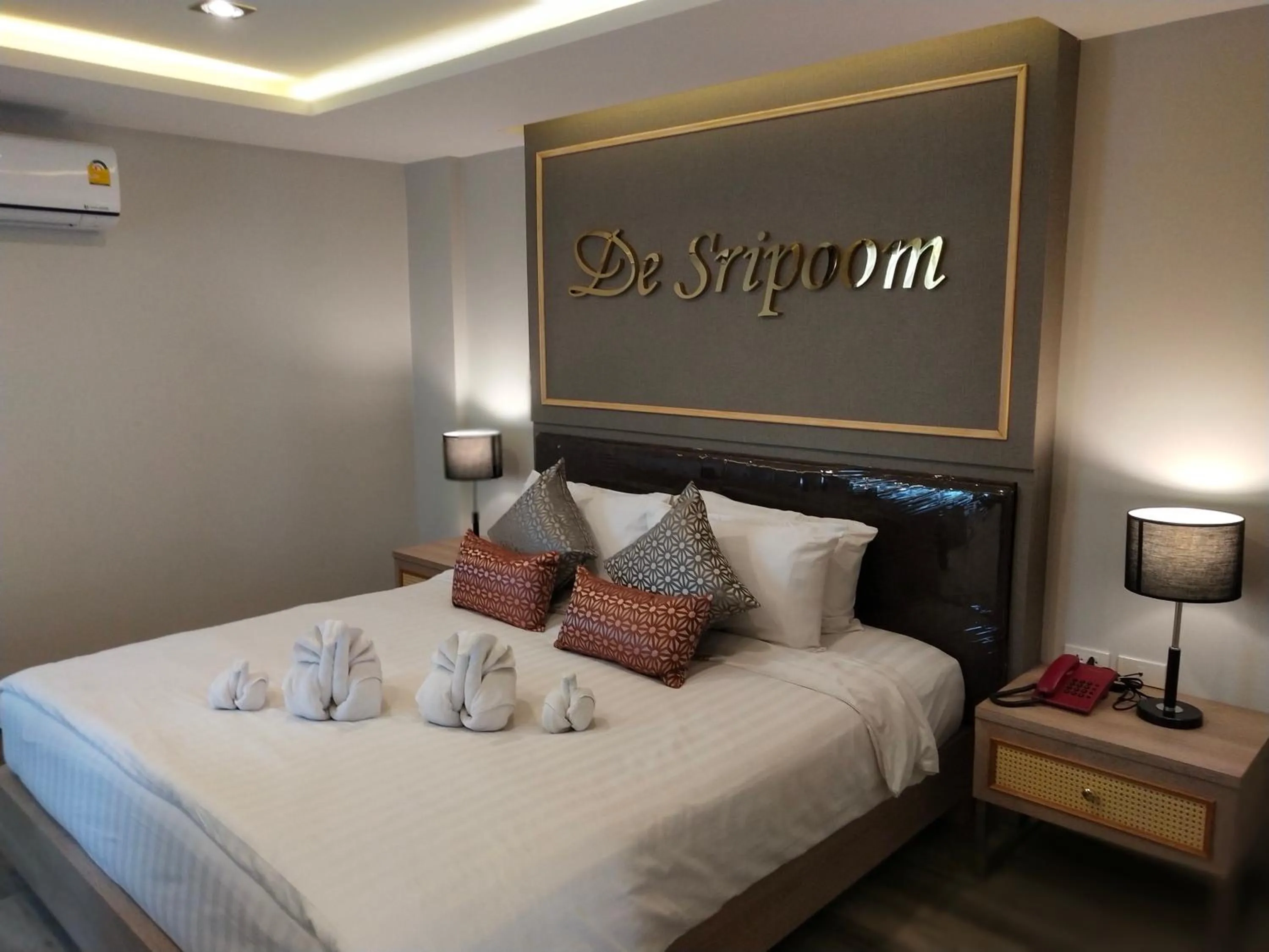 Bed in Hotel De Sripoom