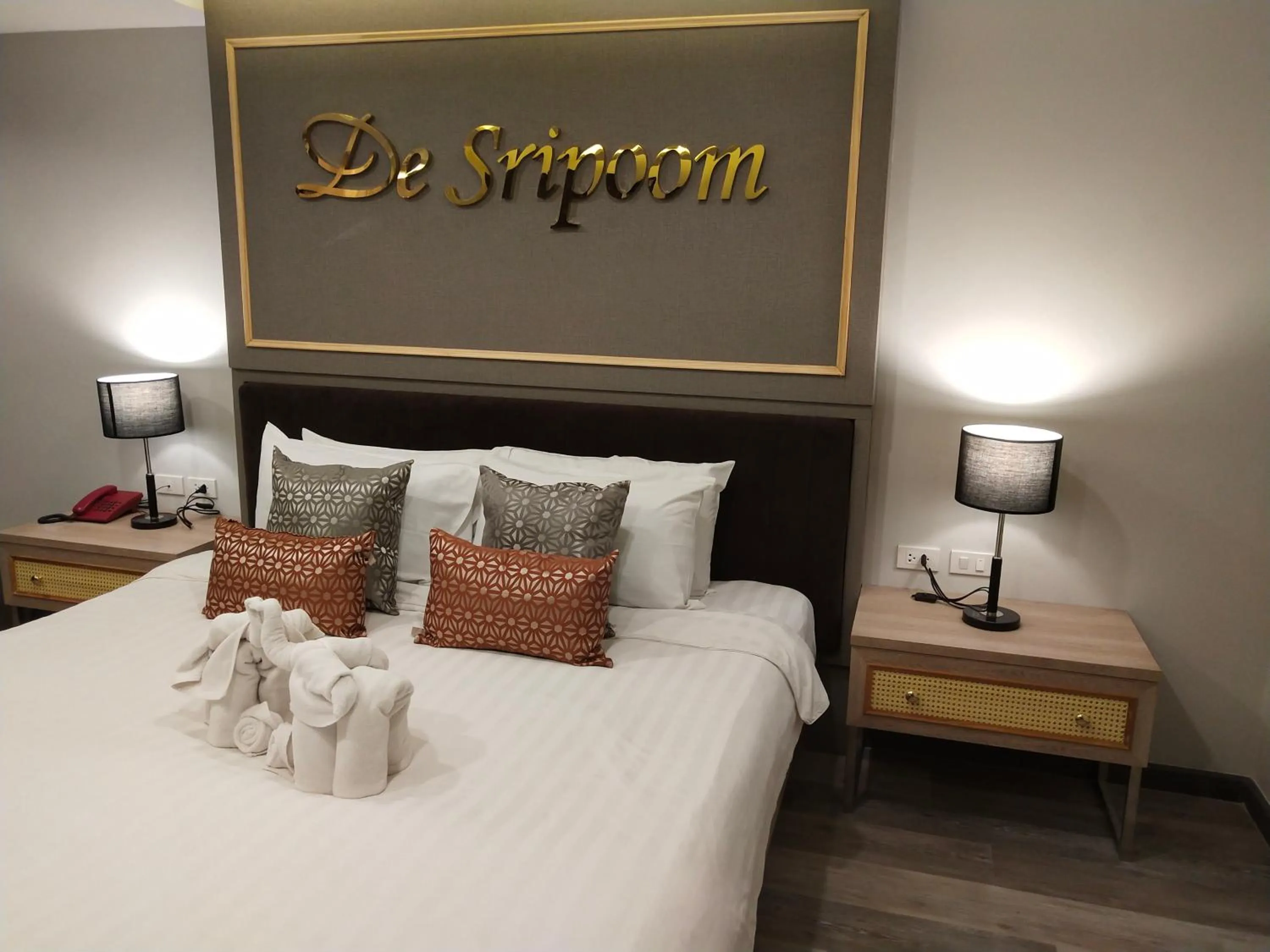 Bed in Hotel De Sripoom