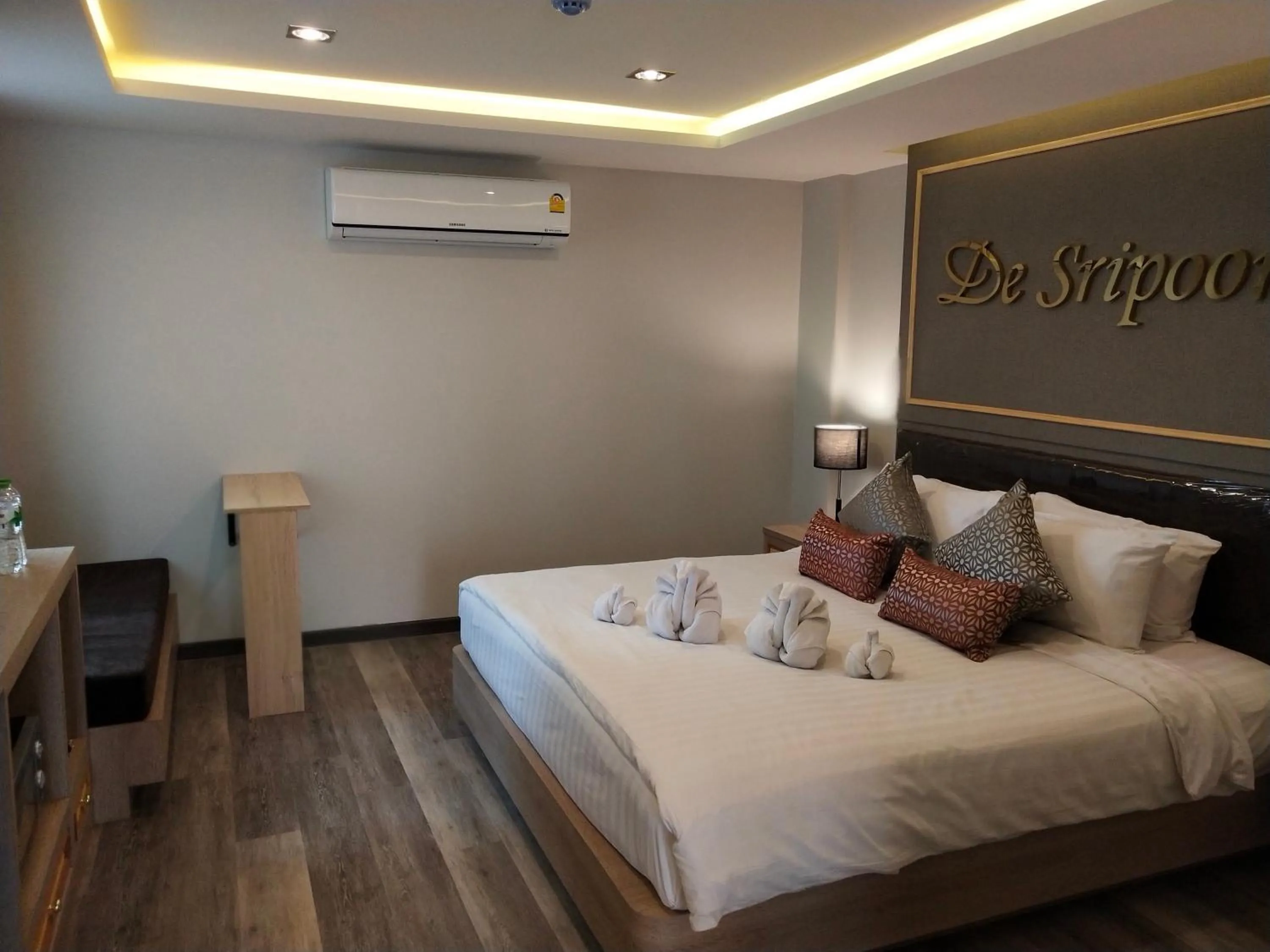 Bedroom, Bed in Hotel De Sripoom