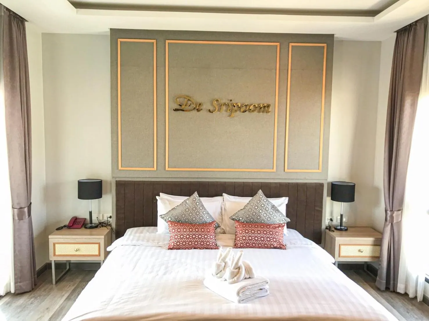Bed in Hotel De Sripoom