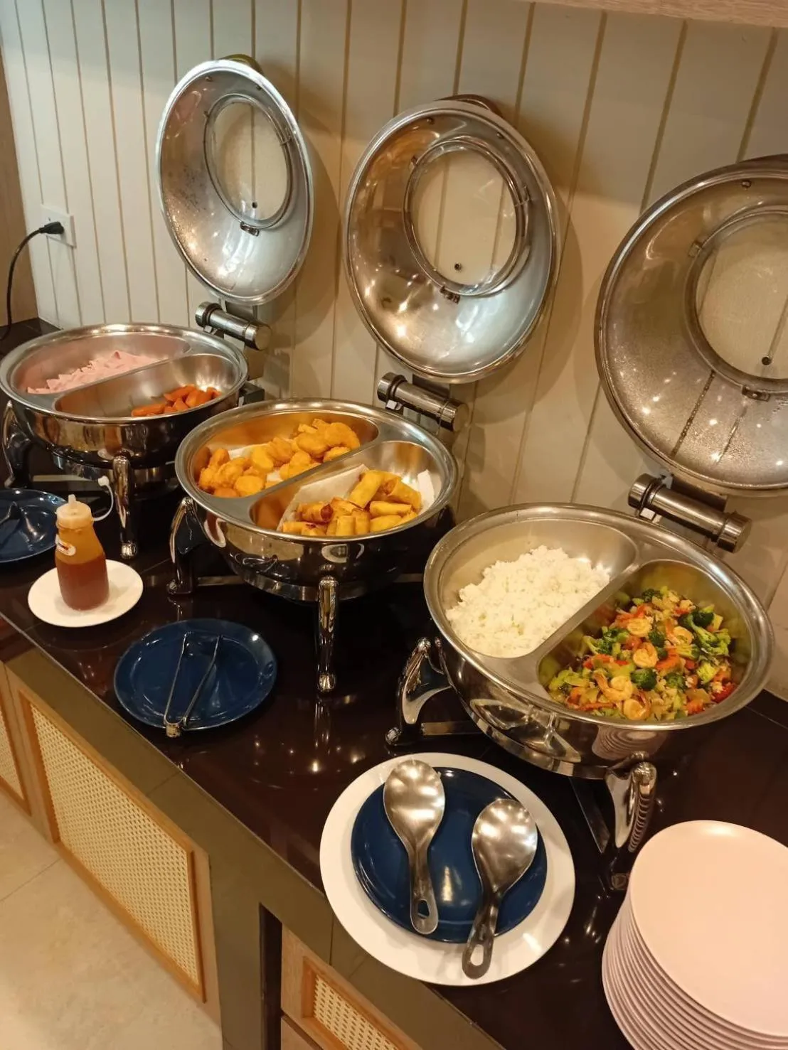 Breakfast in Hotel De Sripoom