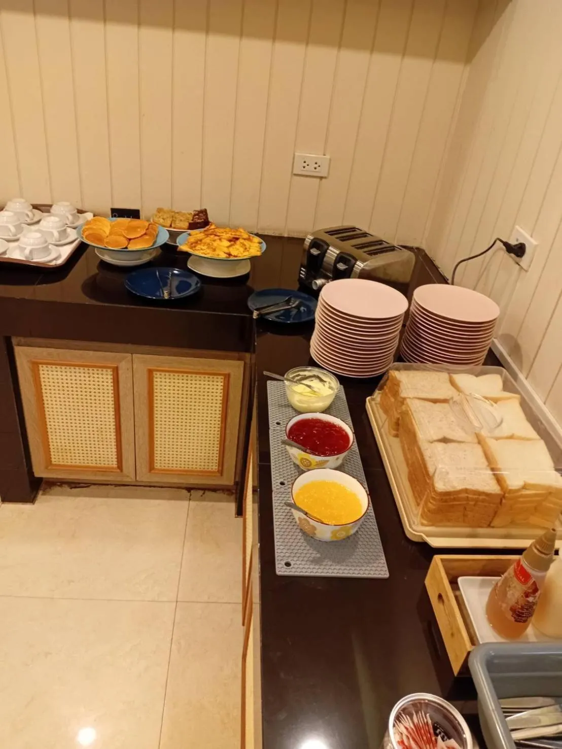 Breakfast in Hotel De Sripoom