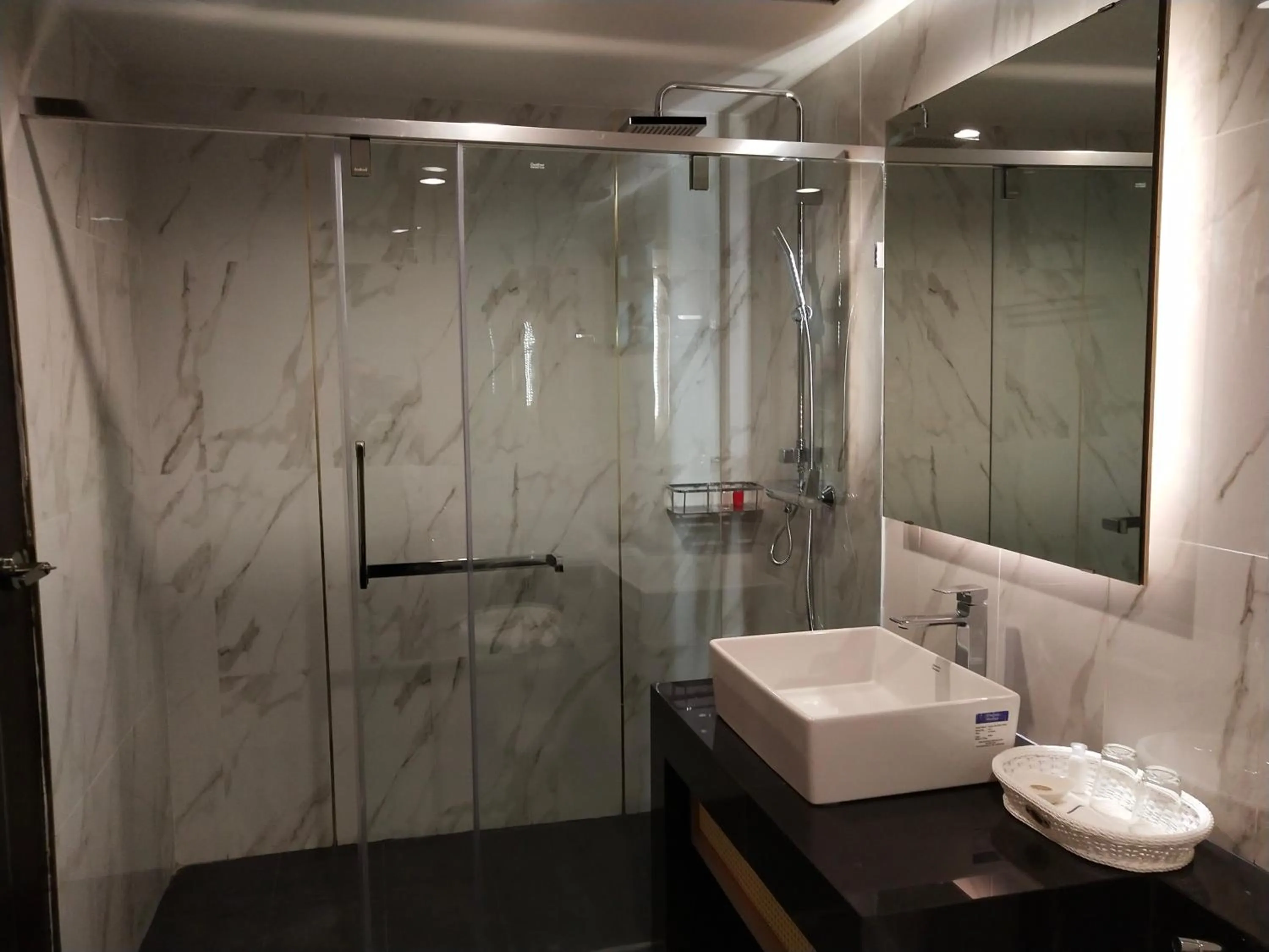 Bathroom in Hotel De Sripoom