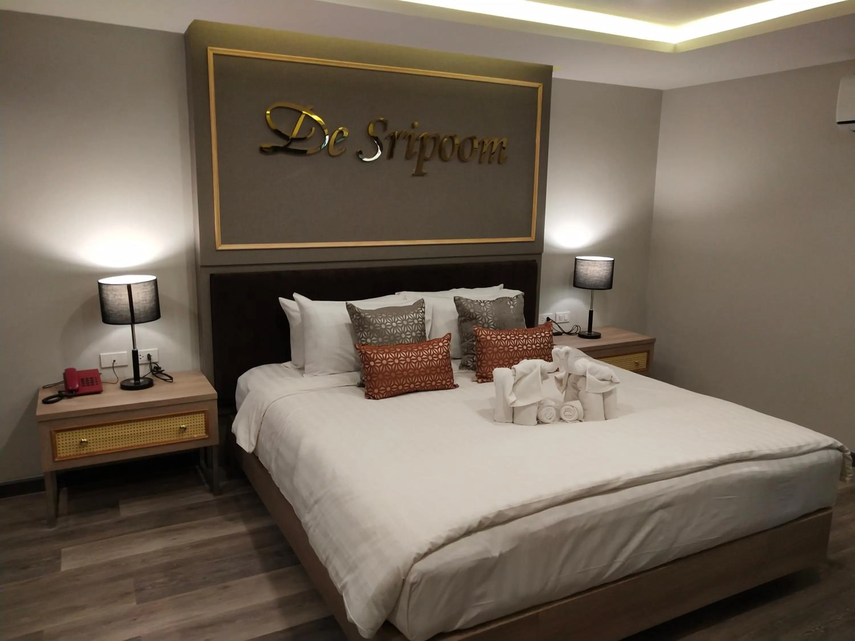 Bed in Hotel De Sripoom