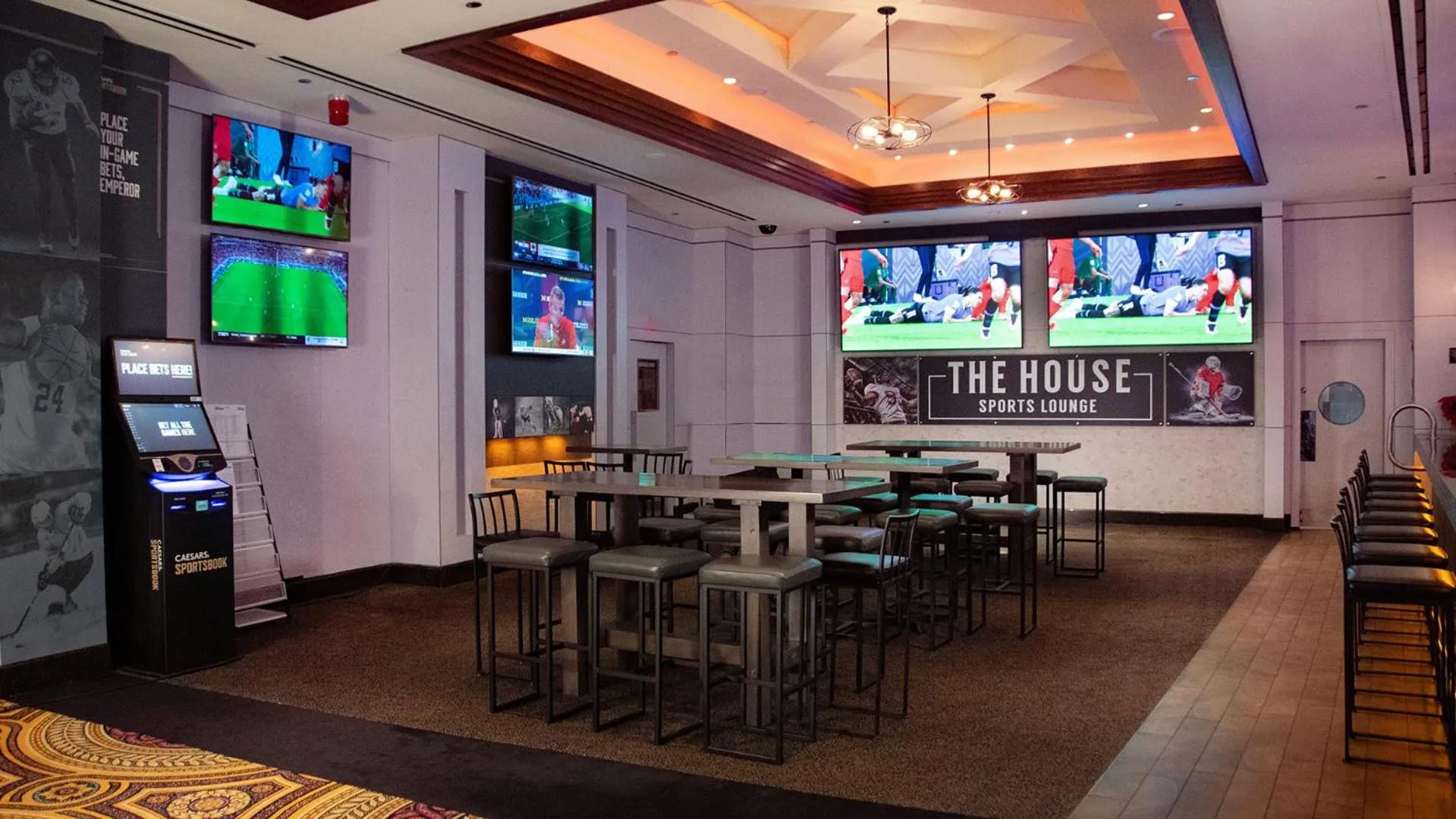 Lounge or bar in Caesars Windsor, A Caesars Destination
