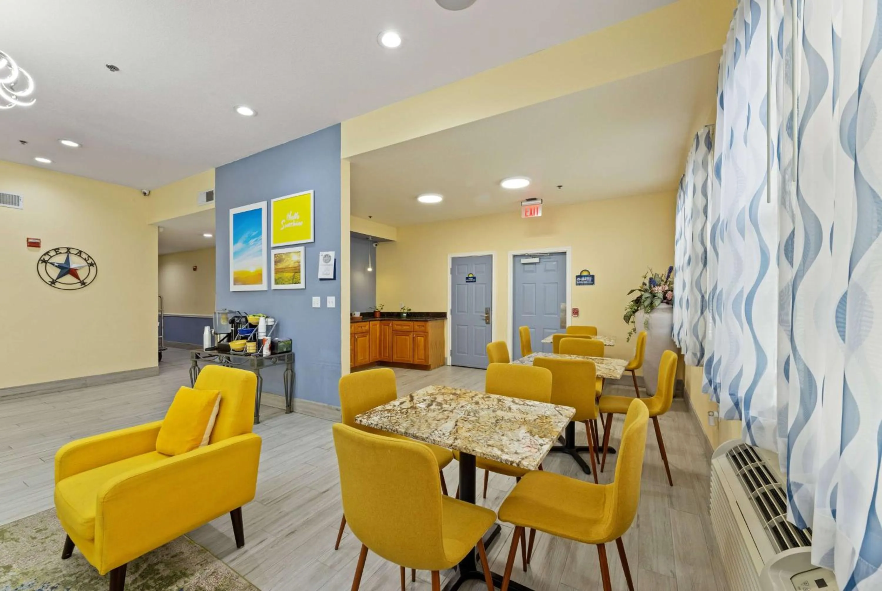 Breakfast in Days Inn & Suites by Wyndham DFW Airport South-Euless