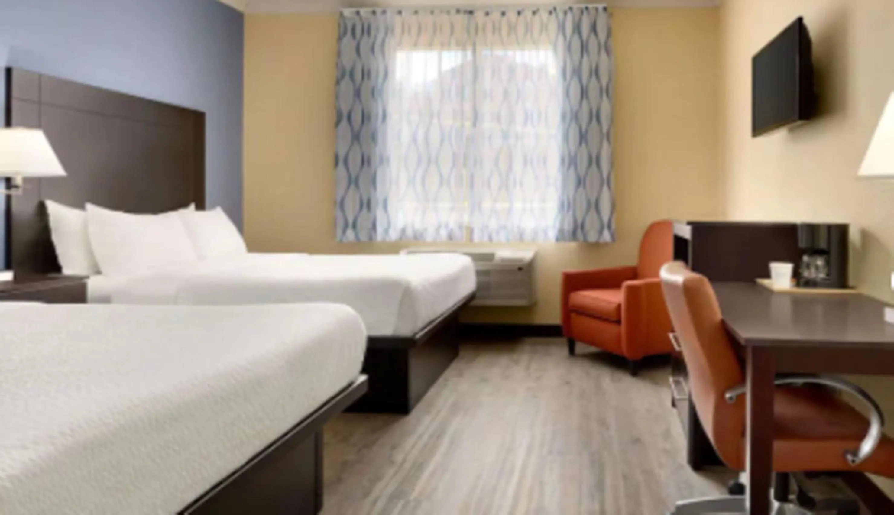 Photo of the whole room, Bed in Days Inn & Suites by Wyndham DFW Airport South-Euless