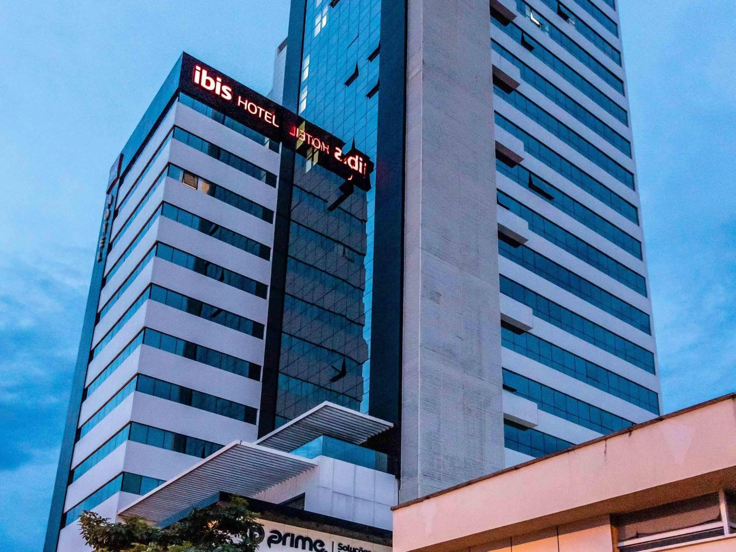 Property building in ibis Palmas Avenida JK