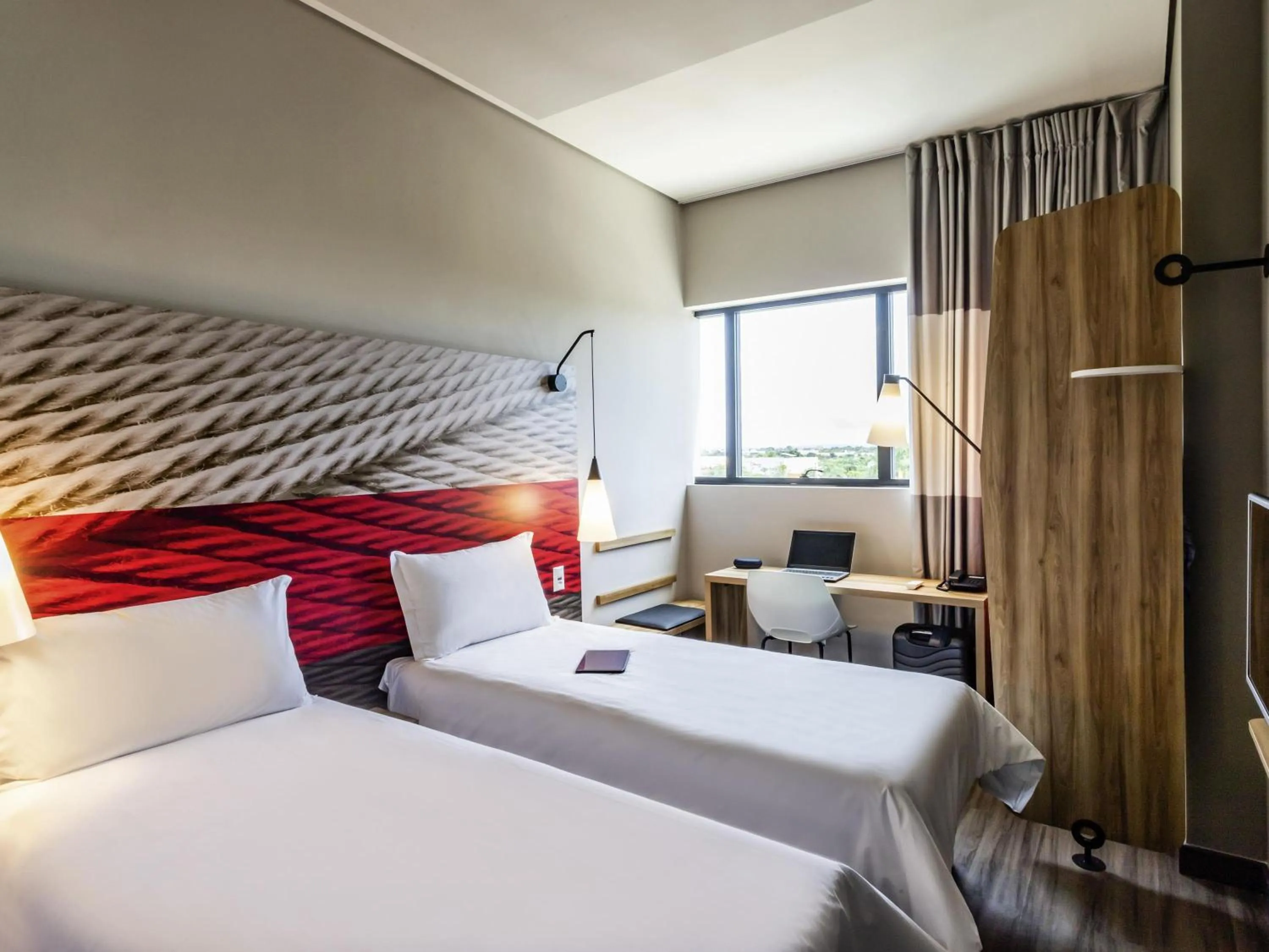 Bedroom, Bed in ibis Palmas Avenida JK