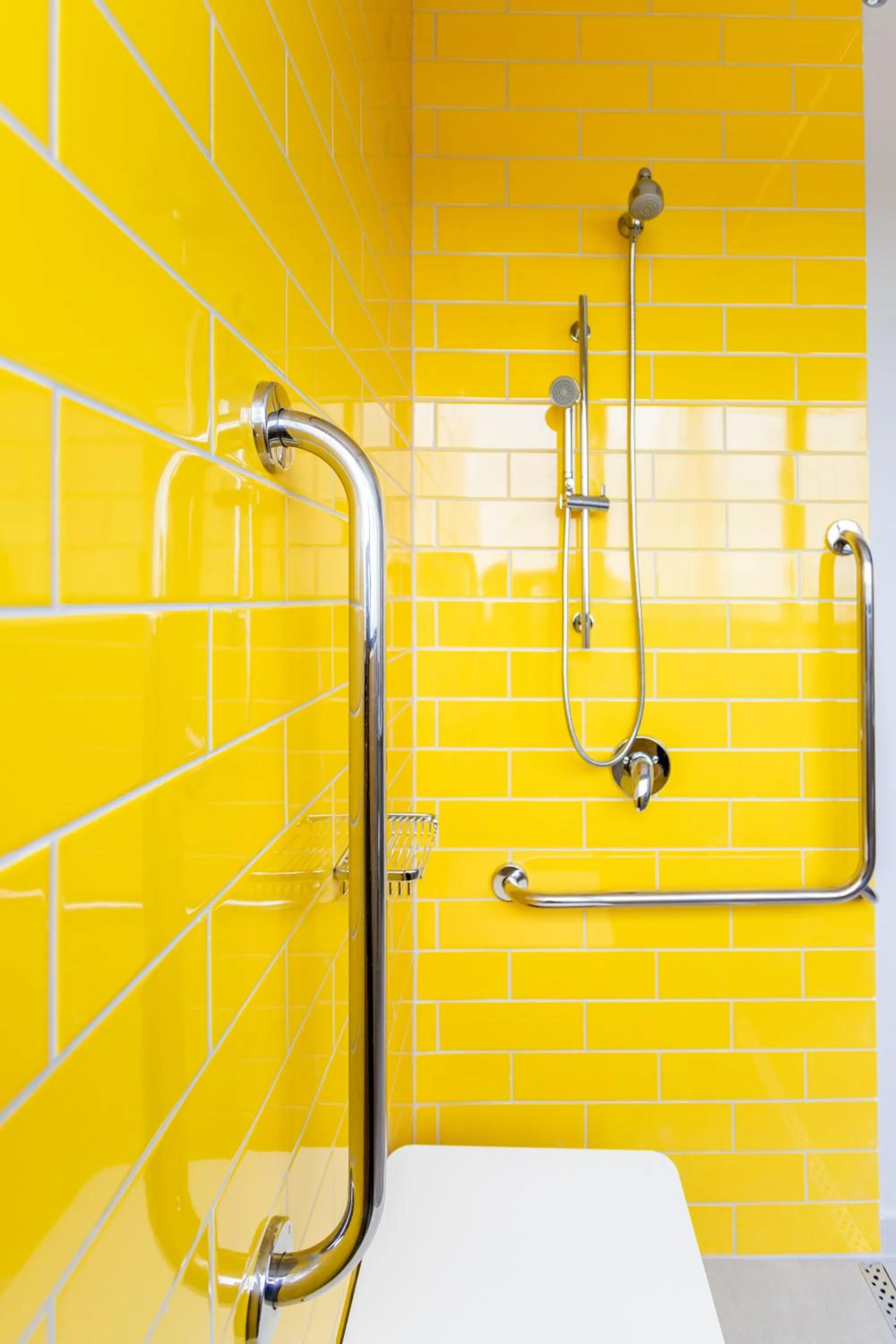 Shower in ibis Palmas Avenida JK