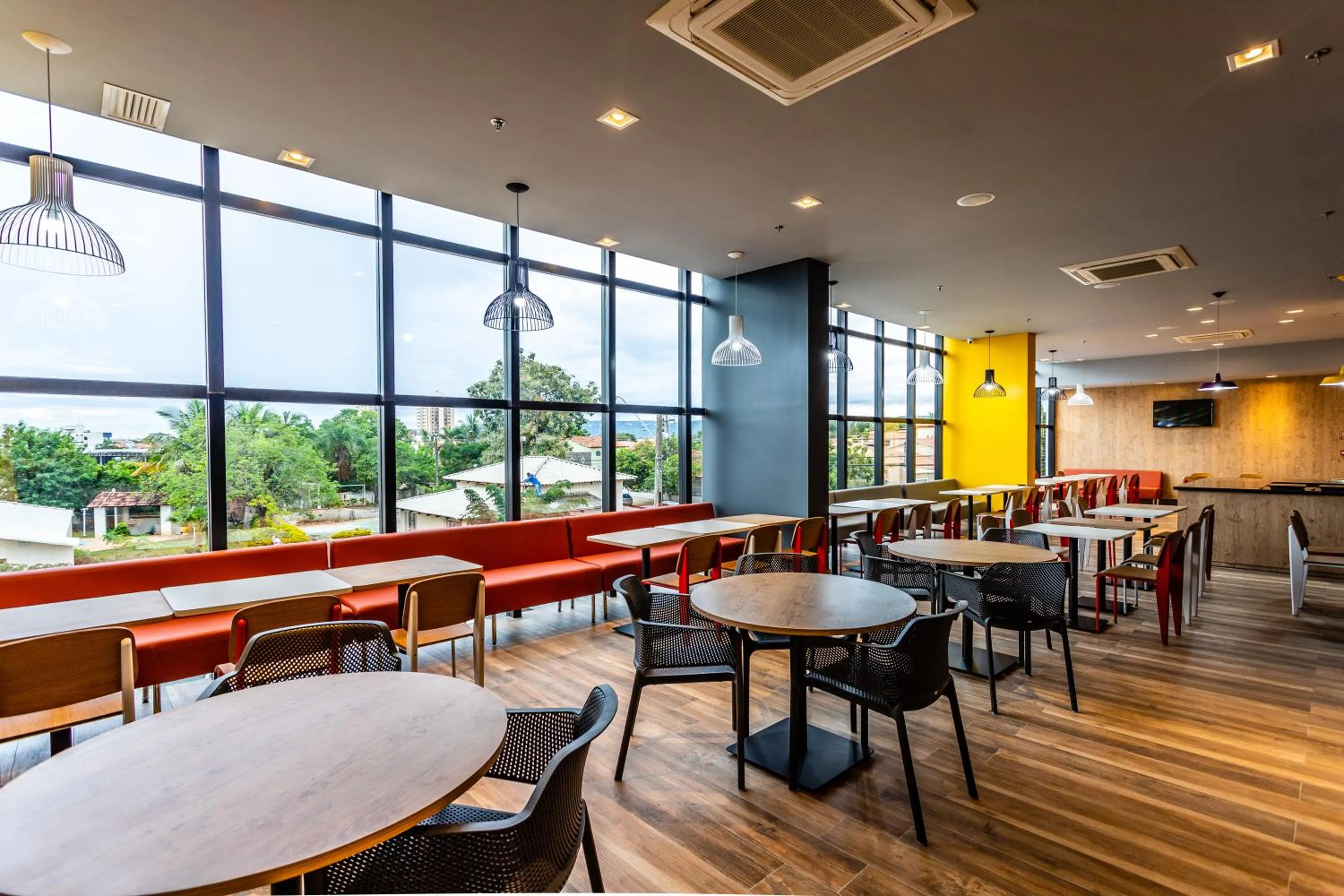 Restaurant/places to eat in ibis Palmas Avenida JK