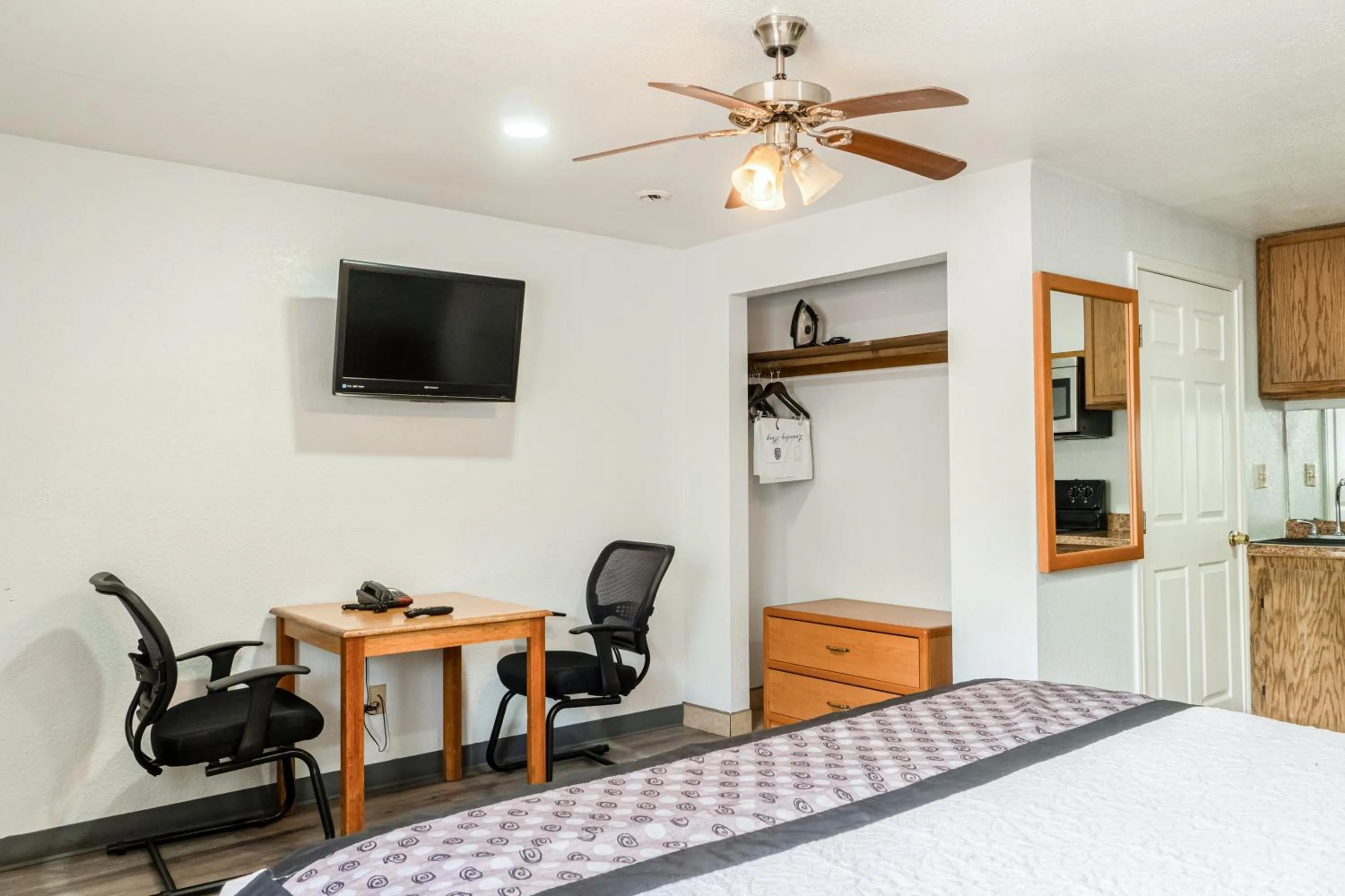 Bedroom, Bed in Purple Sage By OYO Snyder TX