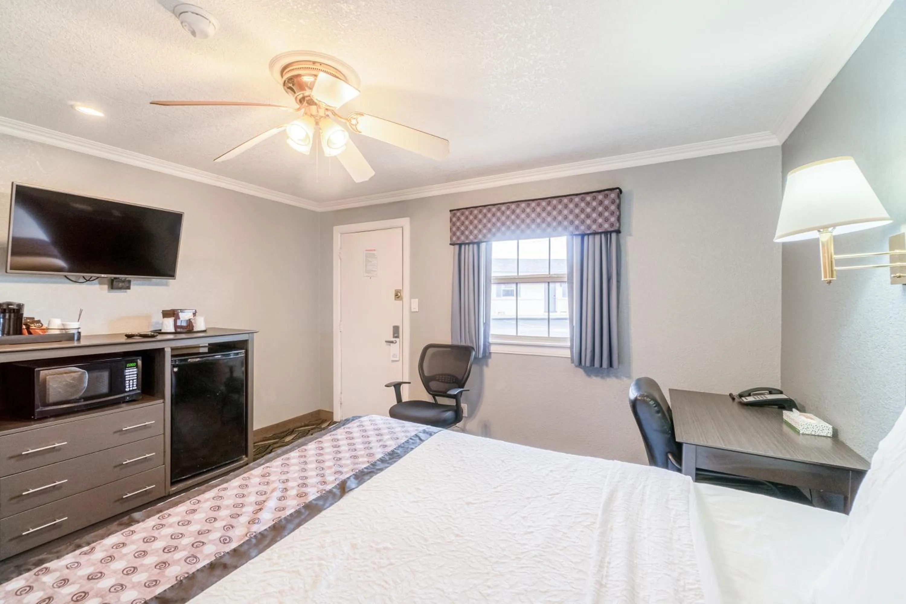 Bedroom, Bed in Purple Sage By OYO Snyder TX