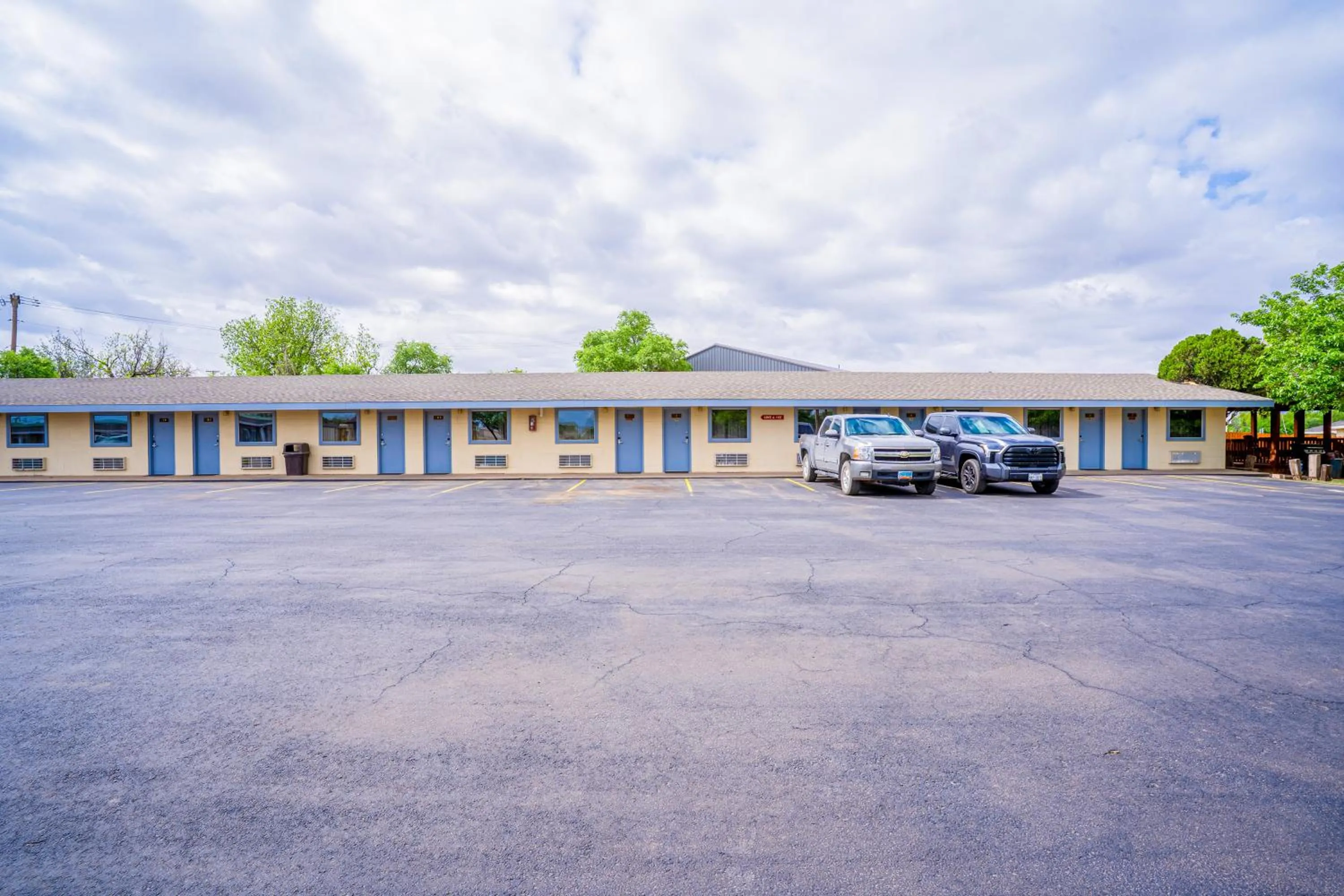 Parking in Purple Sage By OYO Snyder TX