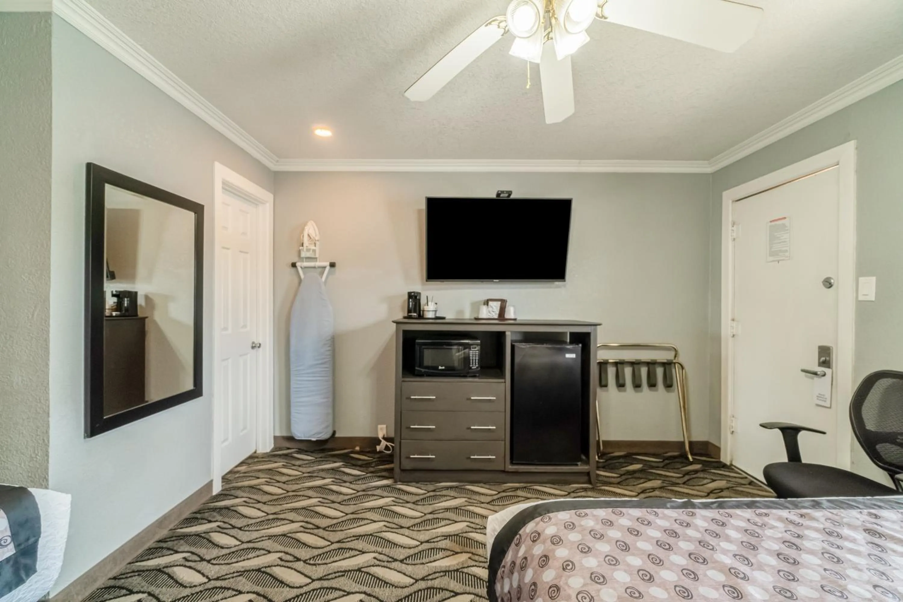 Bedroom, Bed in Purple Sage By OYO Snyder TX