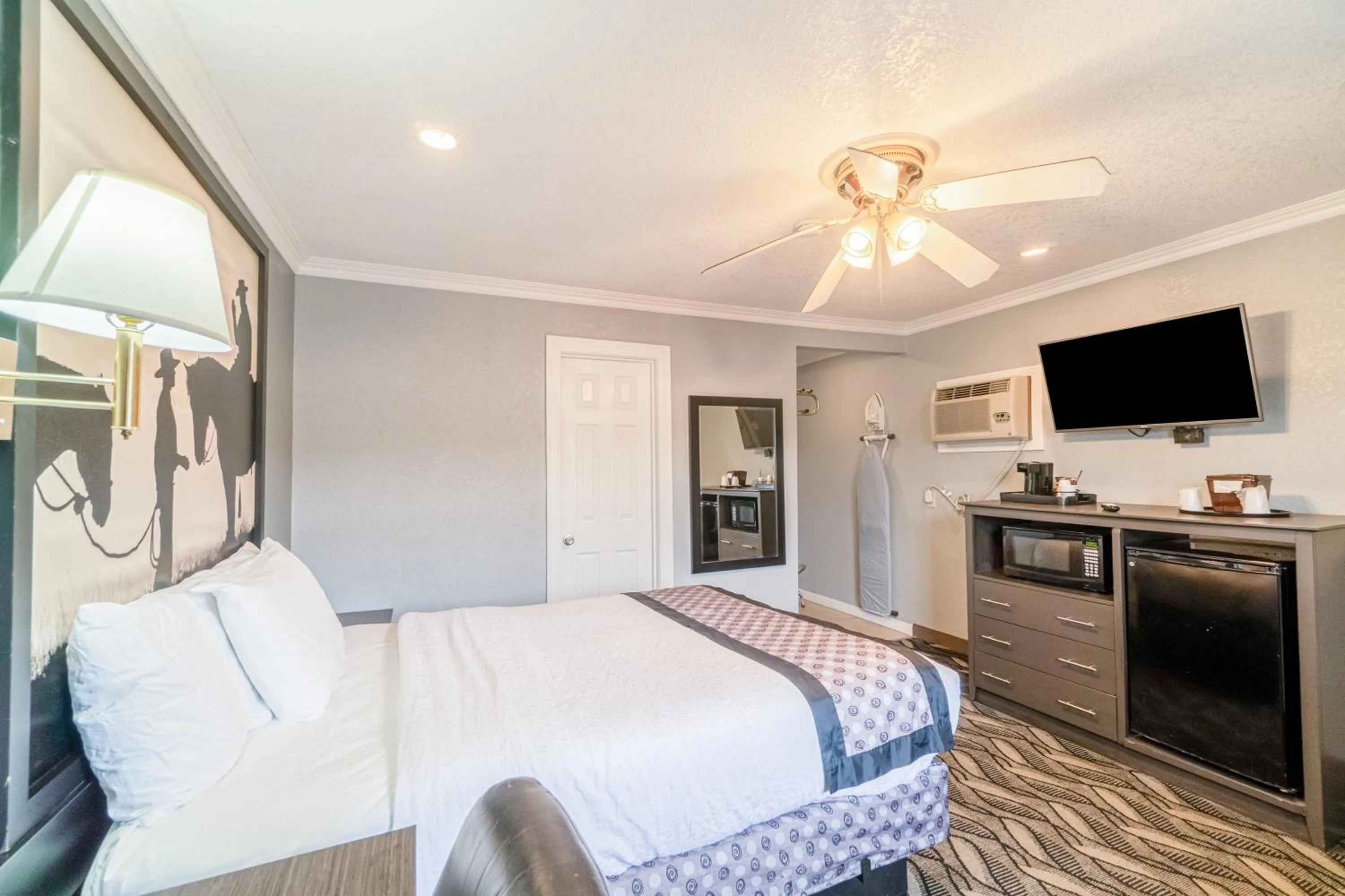 Bedroom, Bed in Purple Sage By OYO Snyder TX