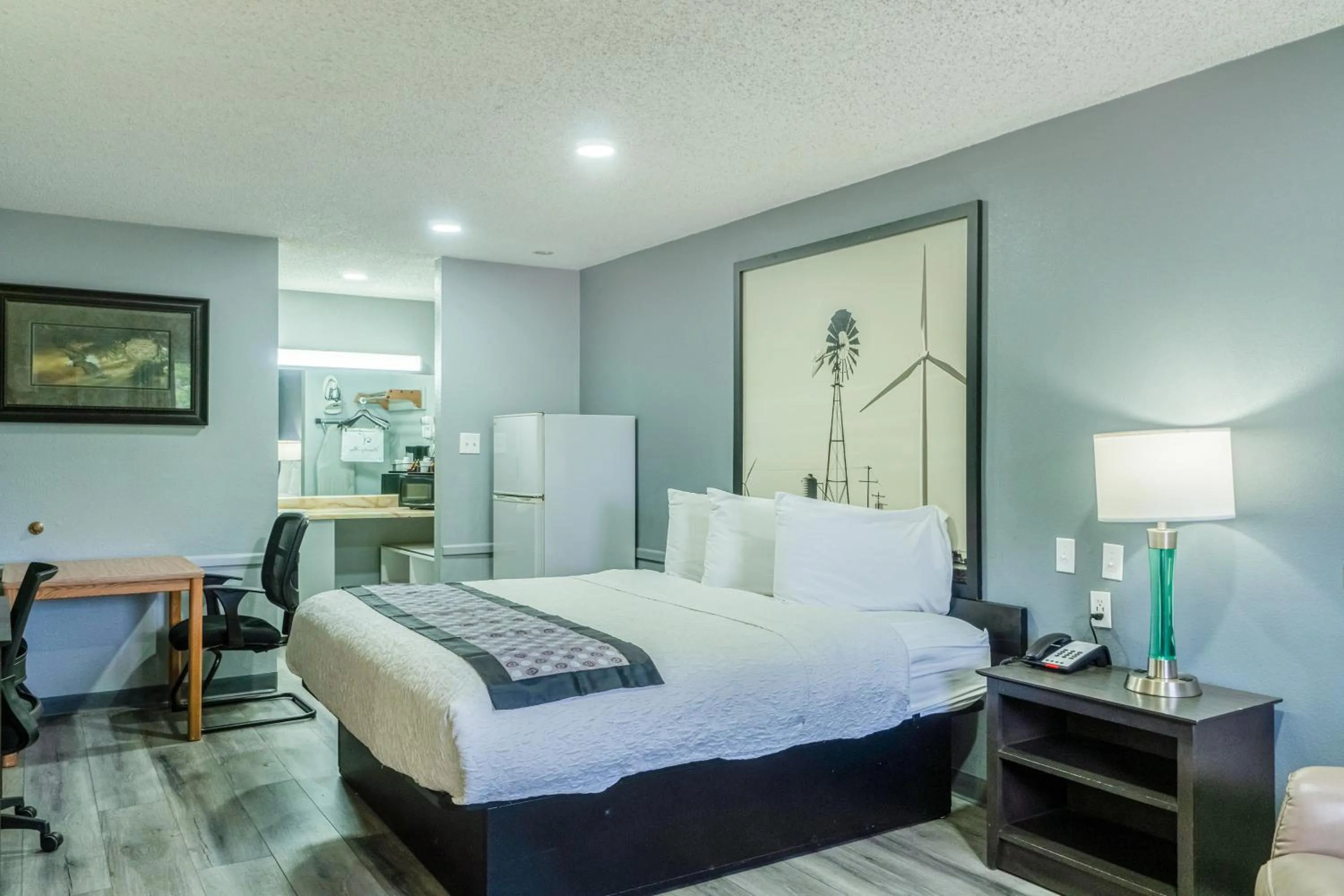 Bedroom, Bed in Purple Sage By OYO Snyder TX