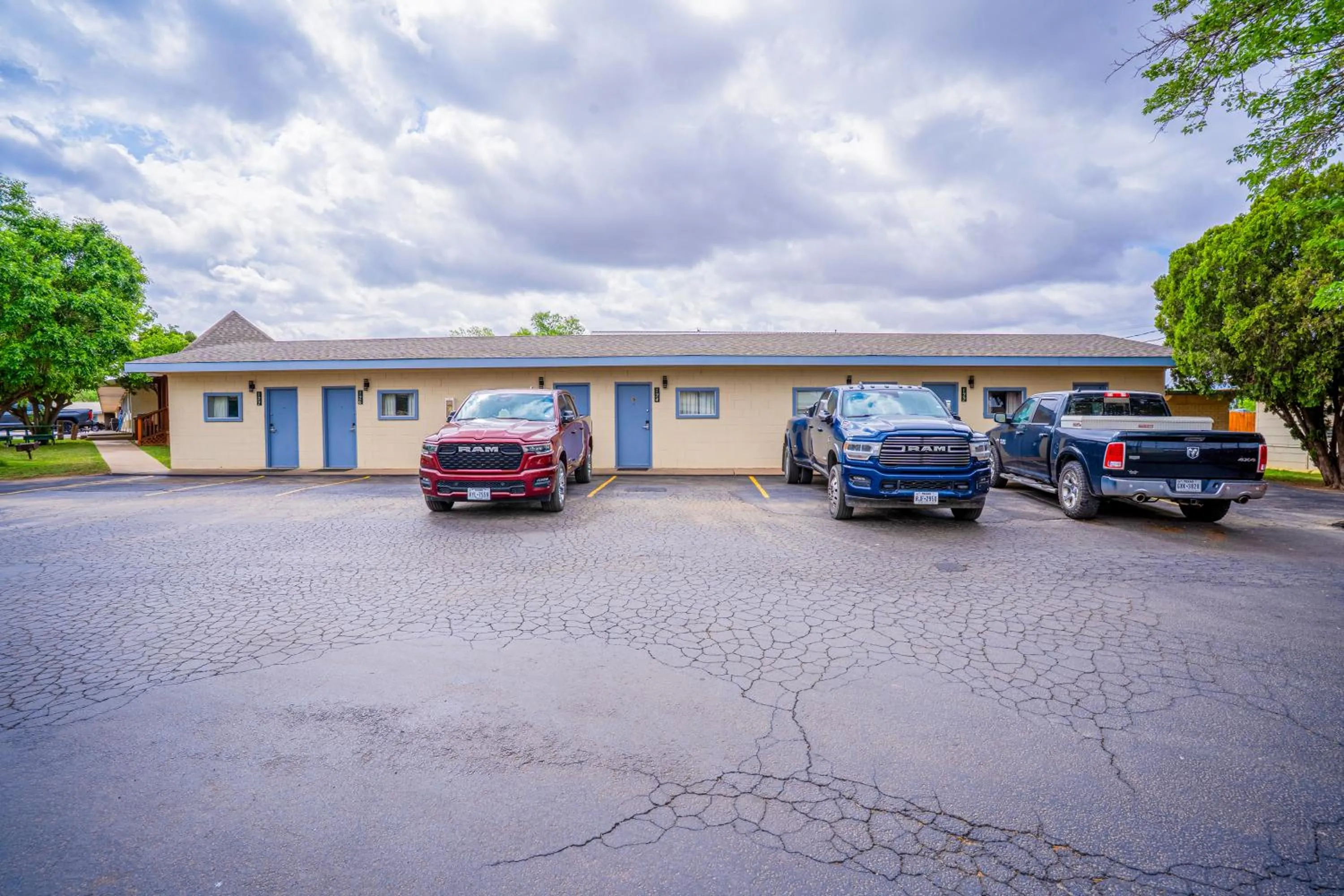 Parking in Purple Sage By OYO Snyder TX