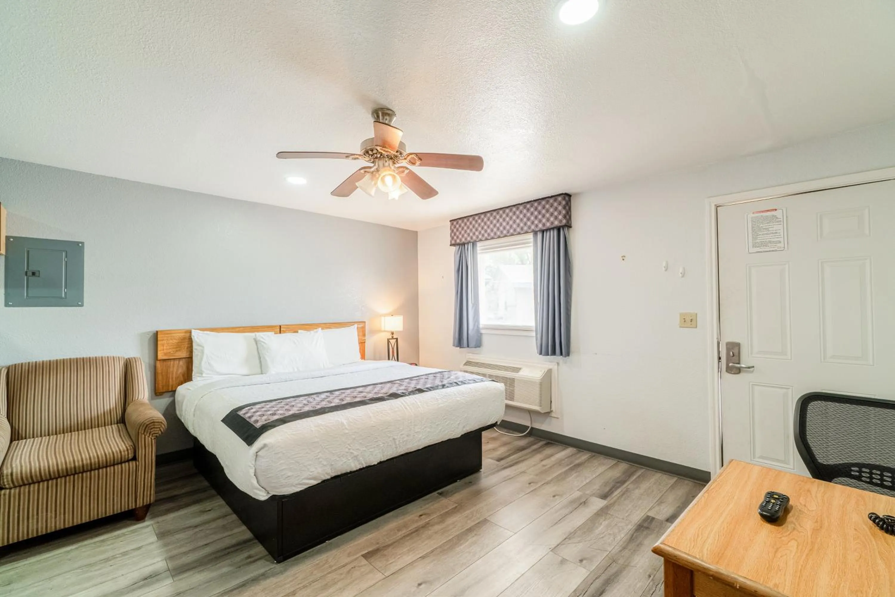 Bedroom, Bed in Purple Sage By OYO Snyder TX